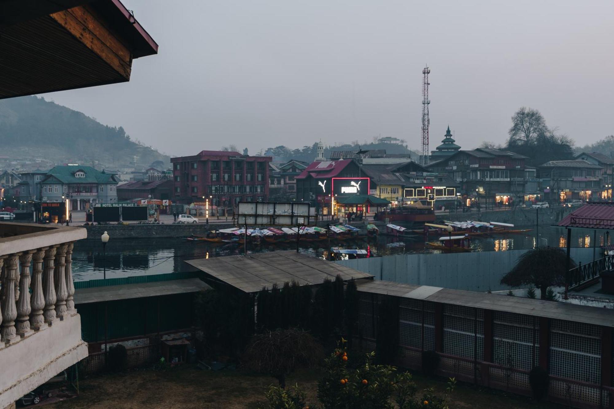 Hotel Hotel Akbar At Dal Lake Ghat Number 1