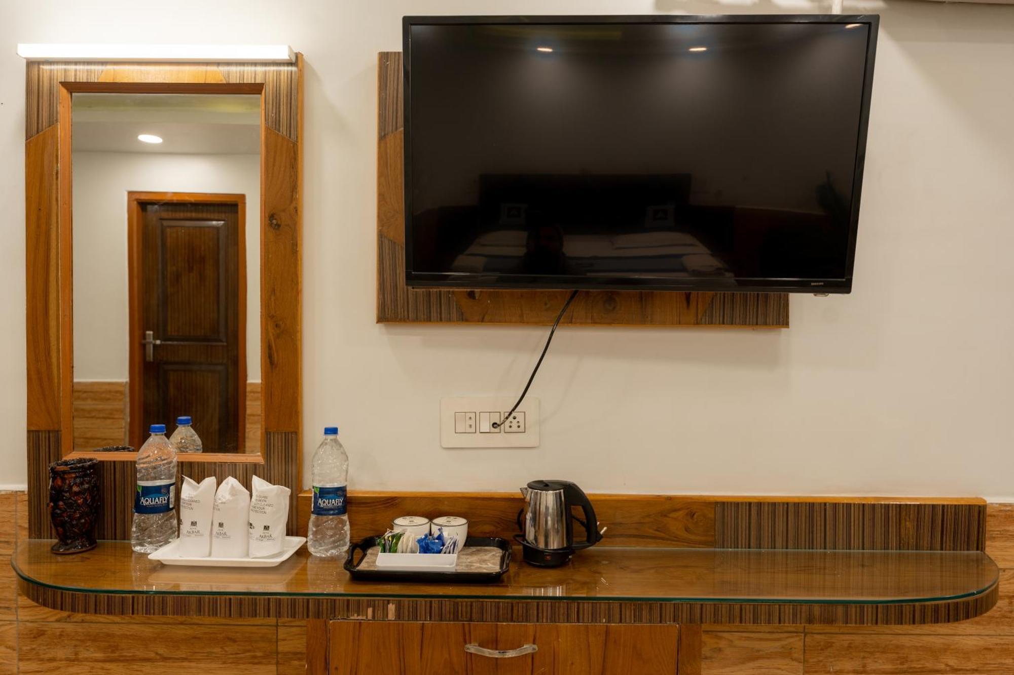 Hotel Hotel Akbar At Dal Lake Ghat Number 1 3*