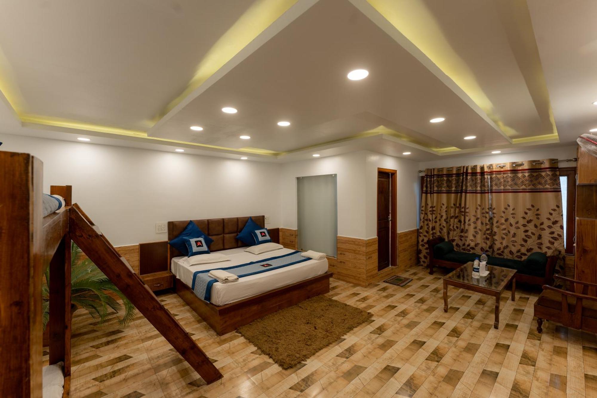 Hotel Akbar At Dal Lake Ghat Number 1 Srinagar (Jammu and Kashmir)
