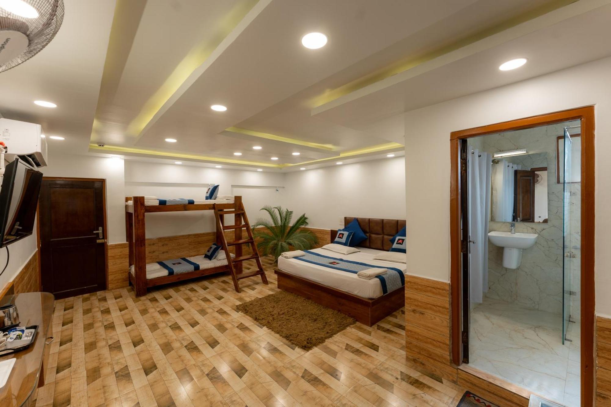 Hotel Akbar At Dal Lake Ghat Number 1 Hotel 3*
