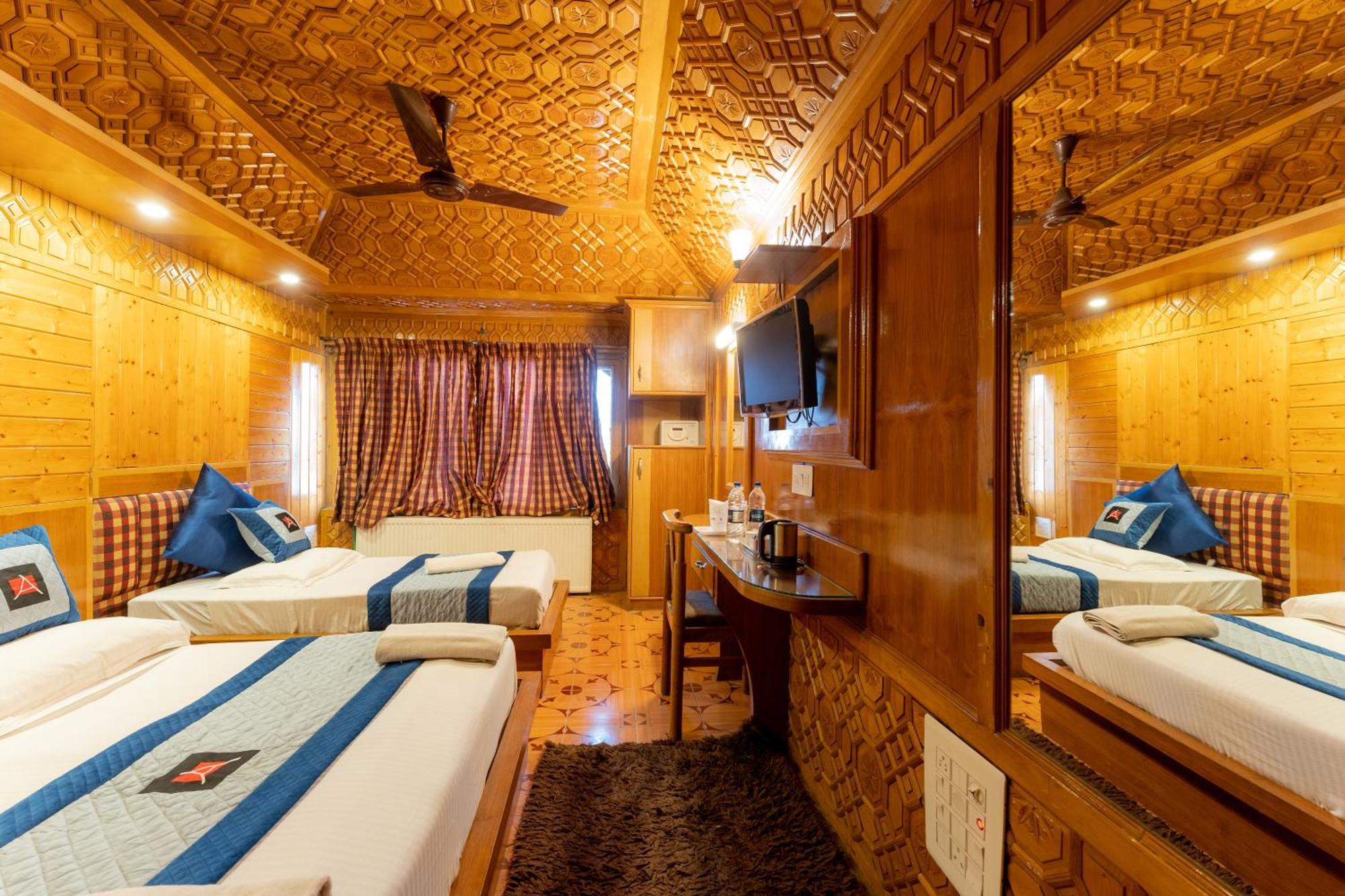 Hotel Akbar At Dal Lake Ghat Number 1