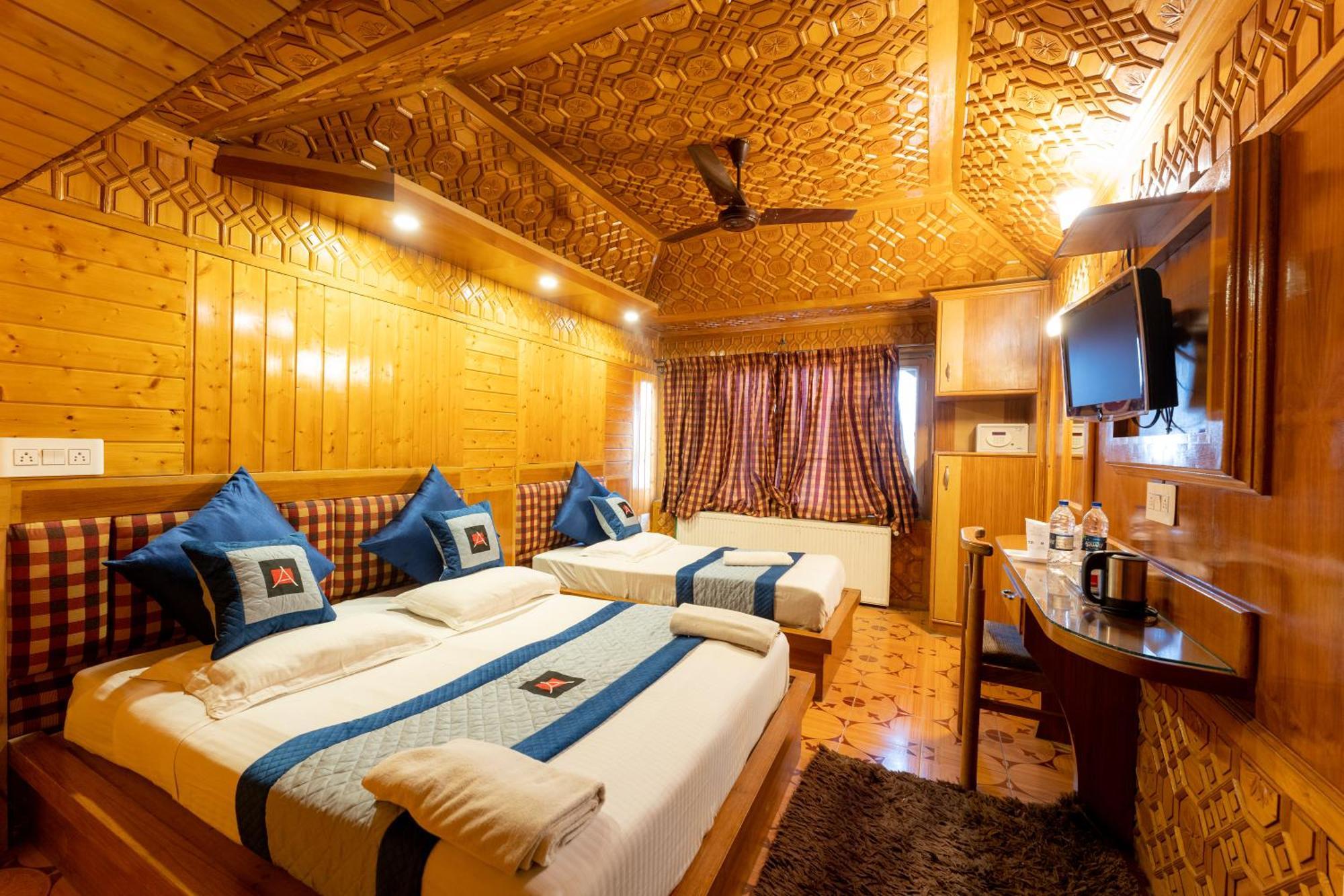 Hotel Hotel Akbar At Dal Lake Ghat Number 1