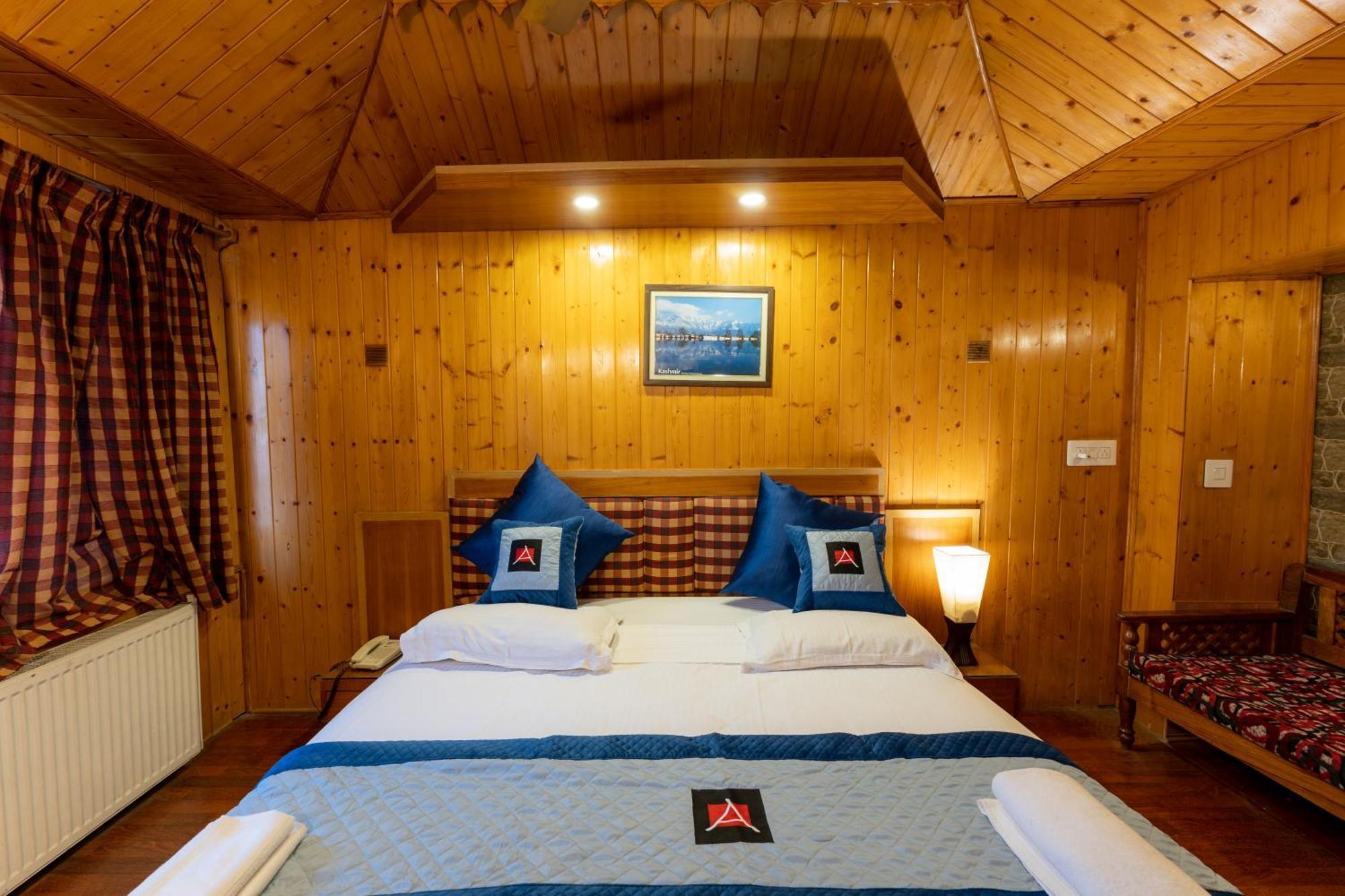 Hotel Akbar At Dal Lake Ghat Number 1 Hotel Srinagar (Jammu and Kashmir)