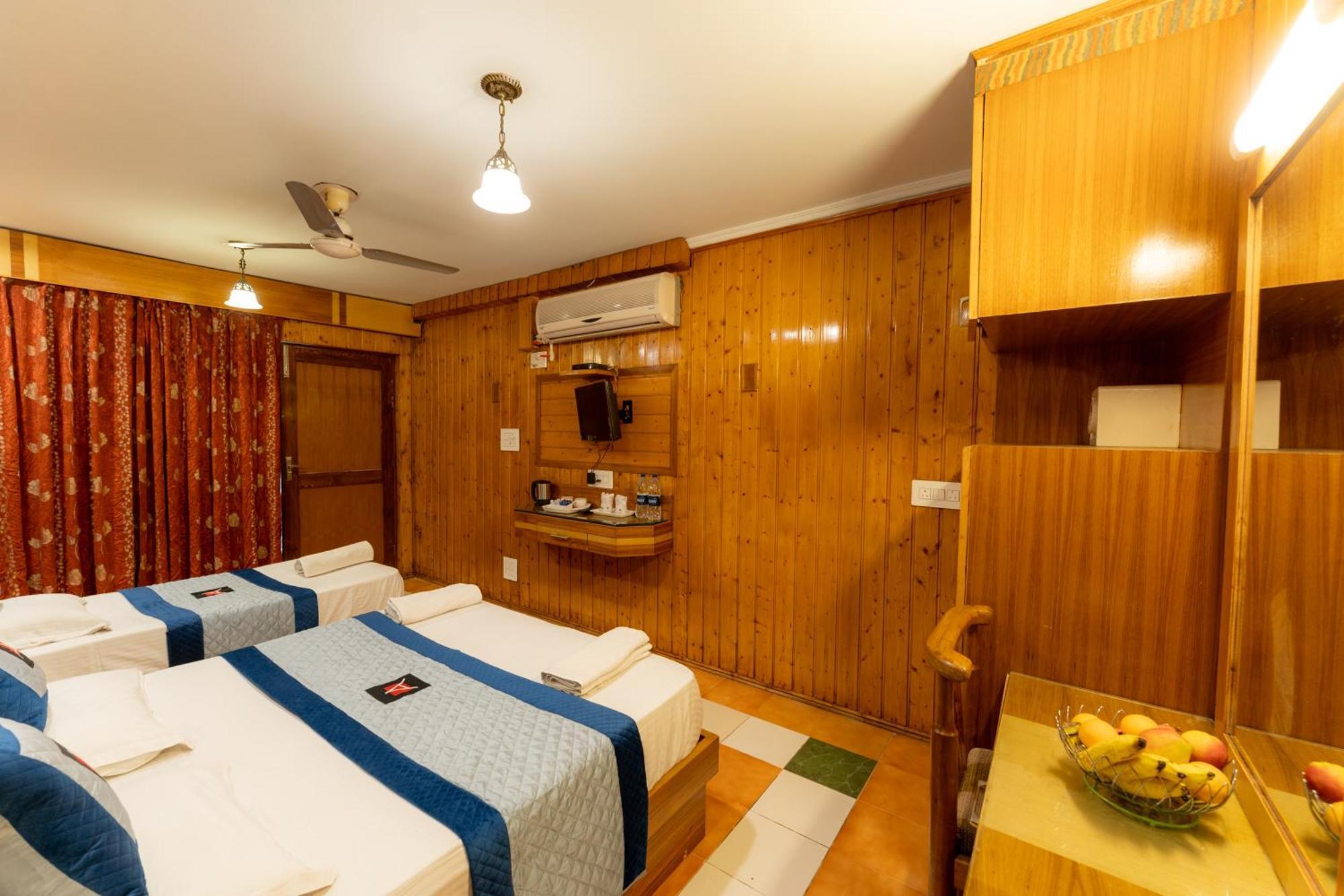 Hotel Akbar At Dal Lake Ghat Number 1