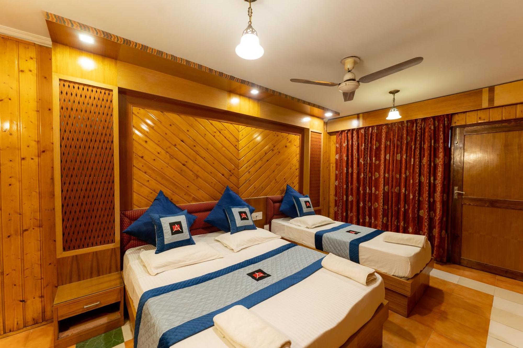 Hotel Hotel Akbar At Dal Lake Ghat Number 1 Srinagar (Jammu and Kashmir)