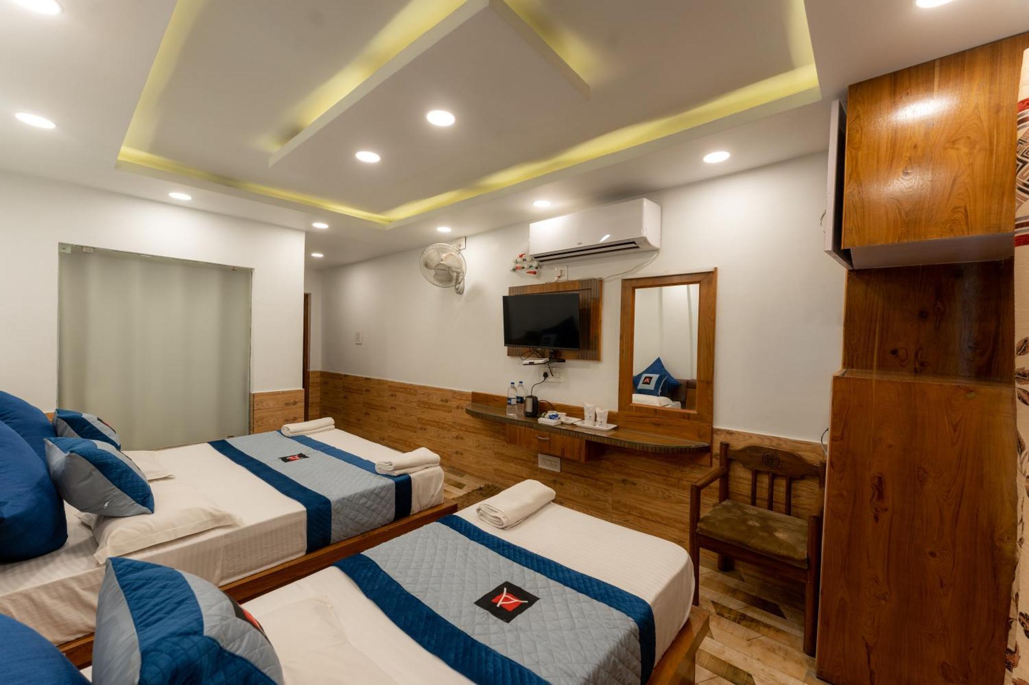 Hotel Akbar At Dal Lake Ghat Number 1 3* Srinagar (Jammu and Kashmir)