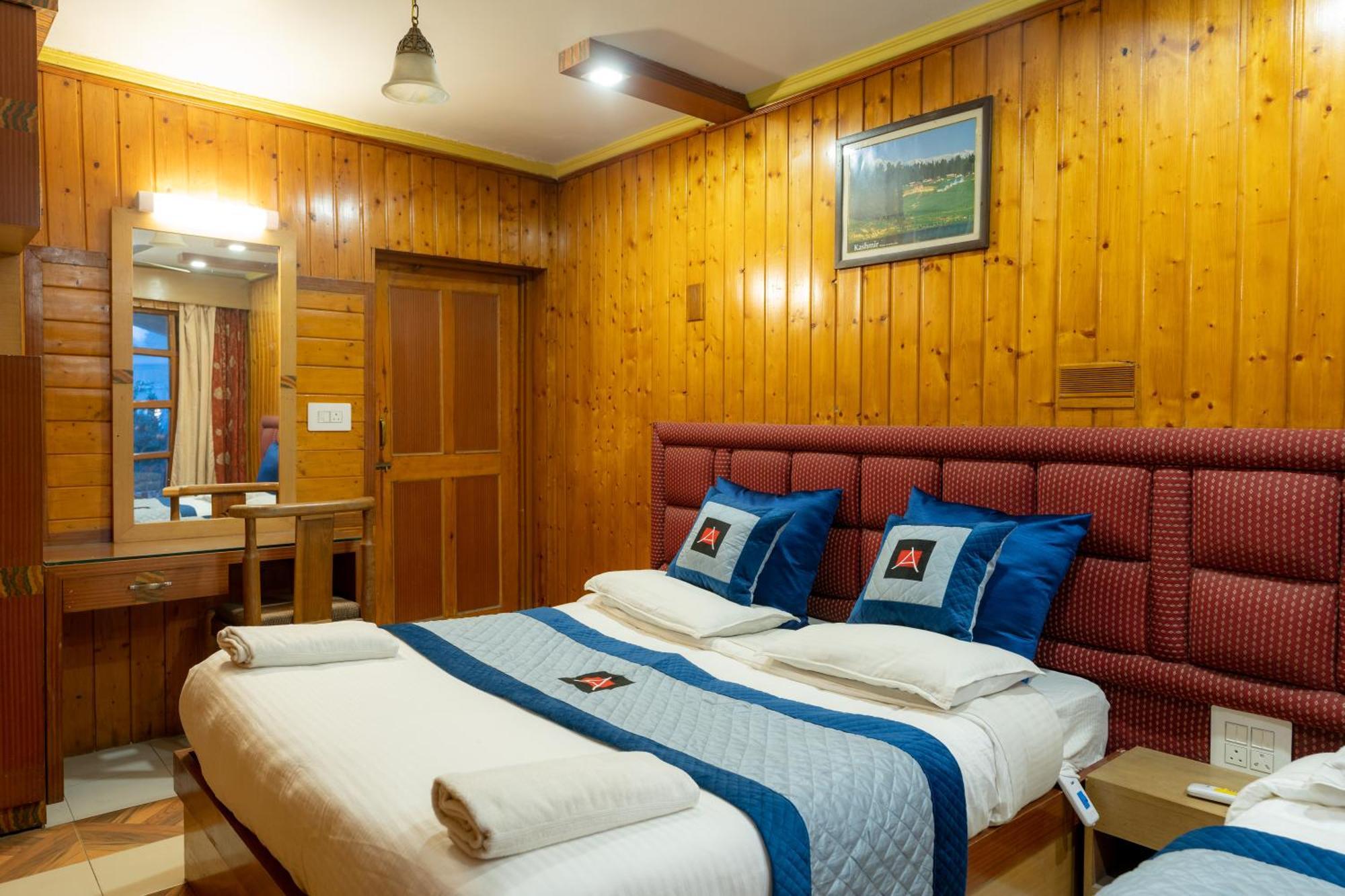 Hotel Akbar At Dal Lake Ghat Number 1 3* Srinagar (Jammu and Kashmir)