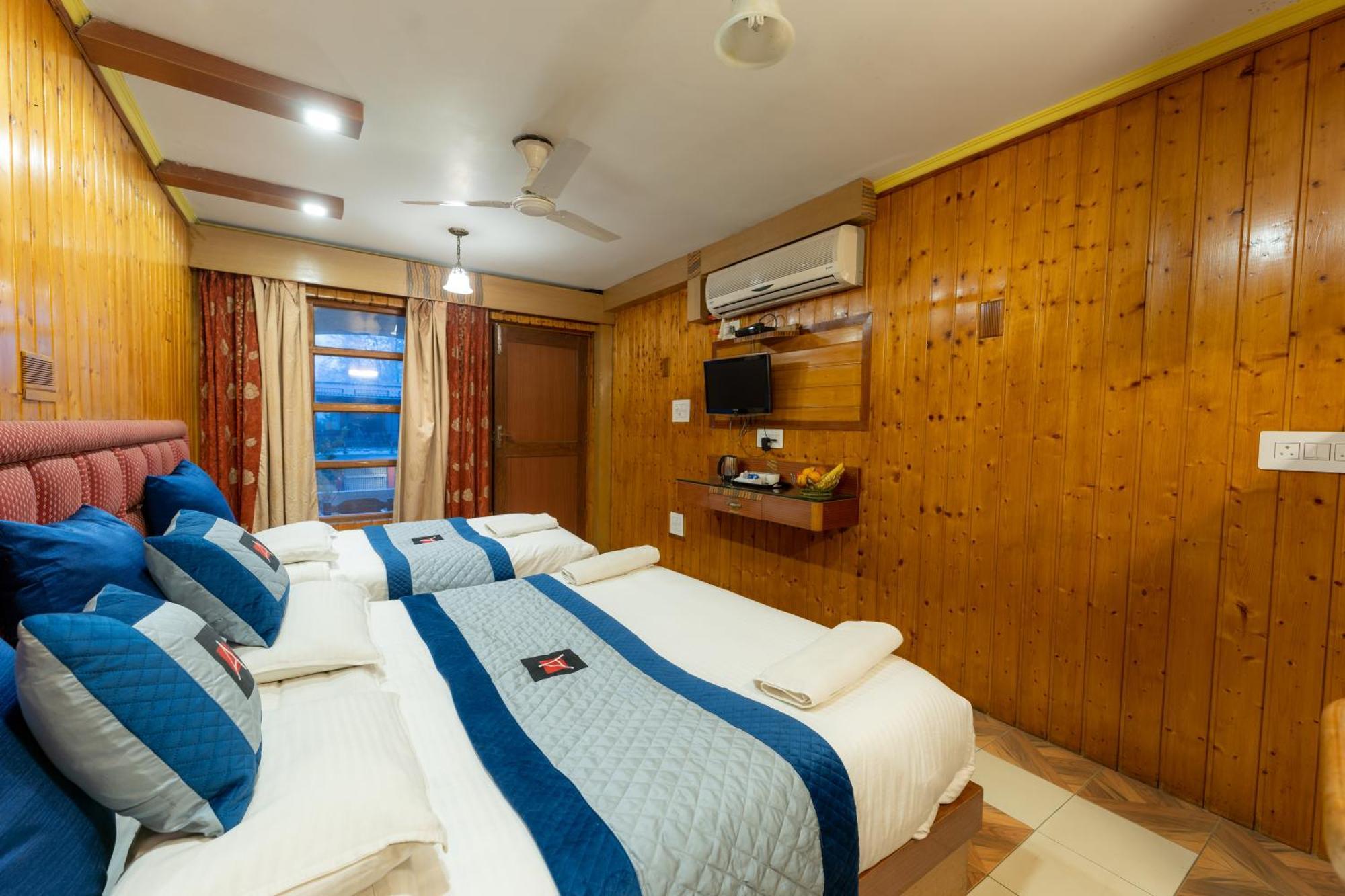 Hotel Hotel Akbar At Dal Lake Ghat Number 1