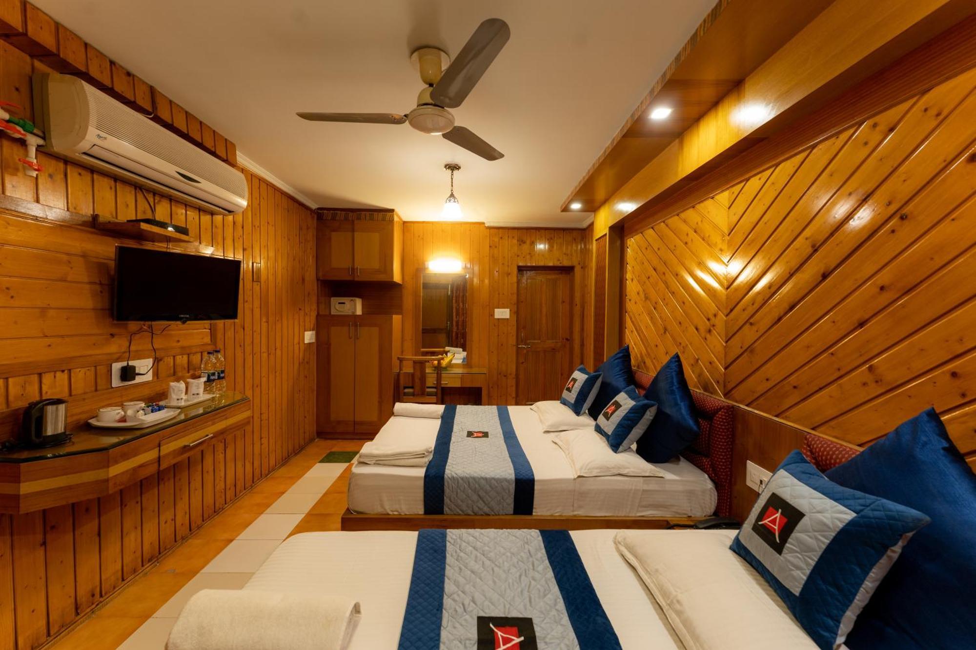 Hotel Hotel Akbar At Dal Lake Ghat Number 1