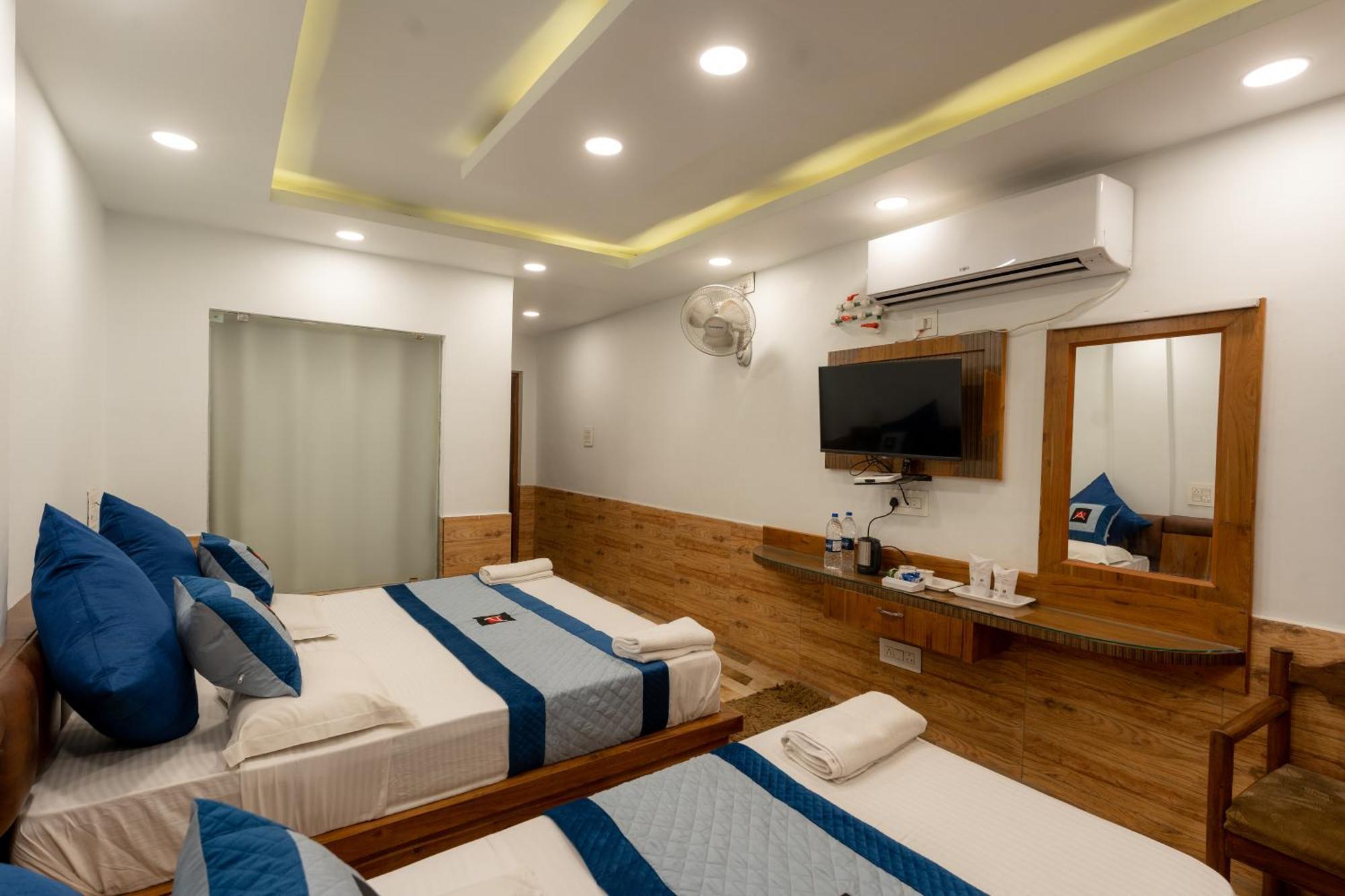 Hotel Akbar At Dal Lake Ghat Number 1 Hotel Srinagar (Jammu and Kashmir)
