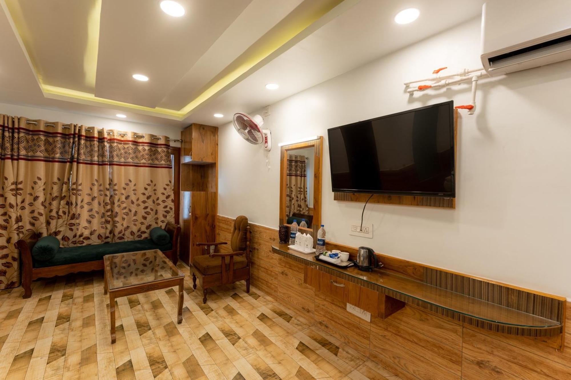 Hotel Akbar At Dal Lake Ghat Number 1 Hotel