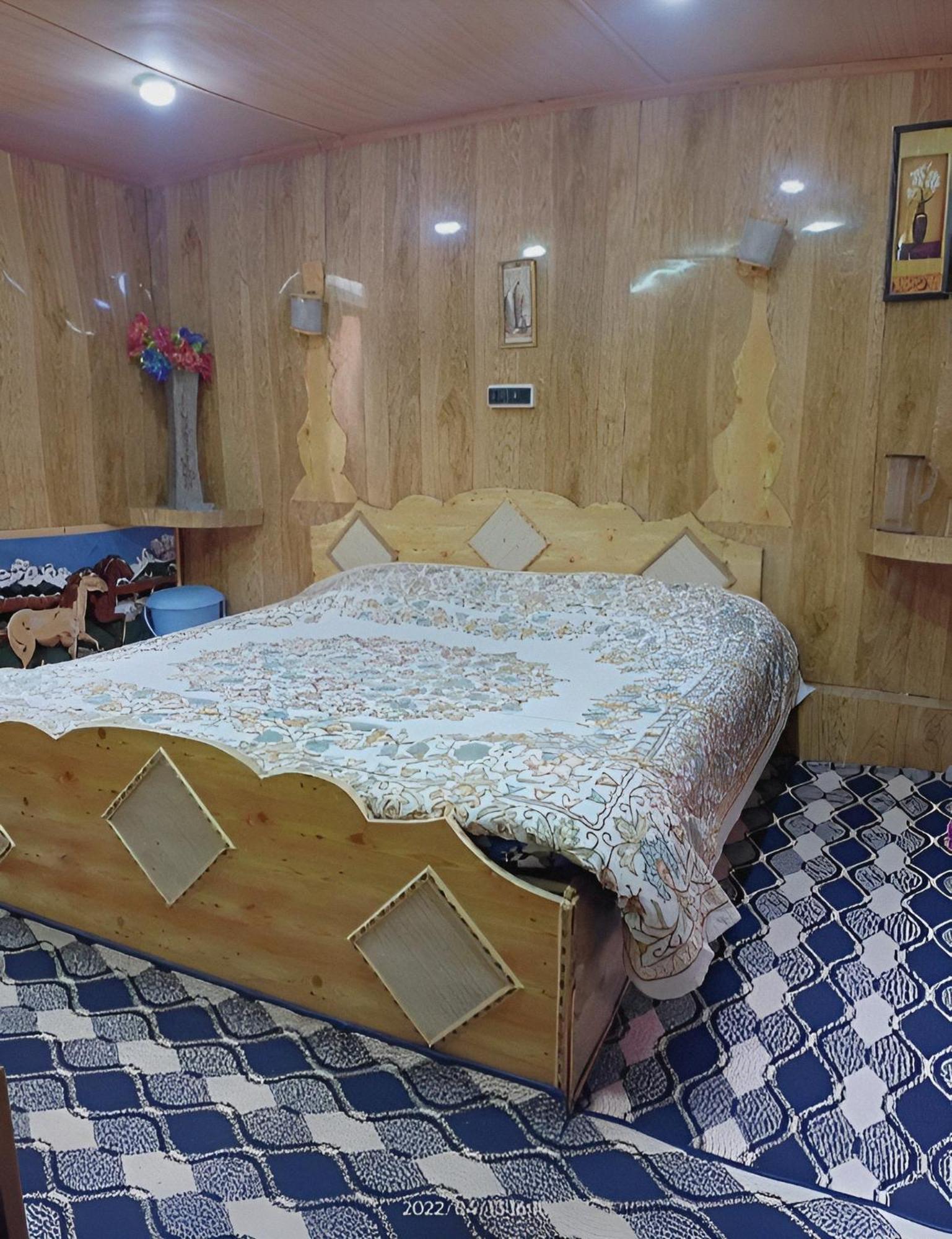 Anam Group Of Houseboats Hotel Srinagar (Jammu and Kashmir)