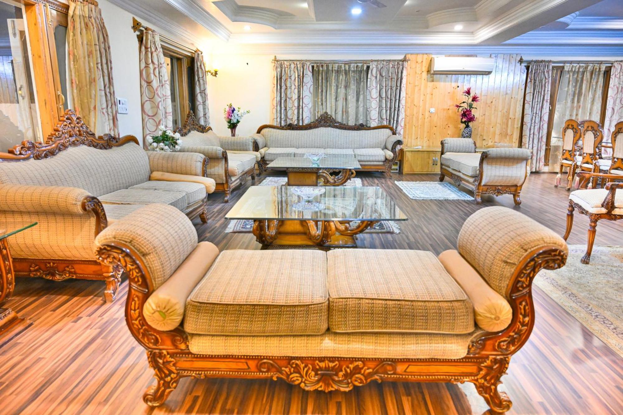 I K Homestay *