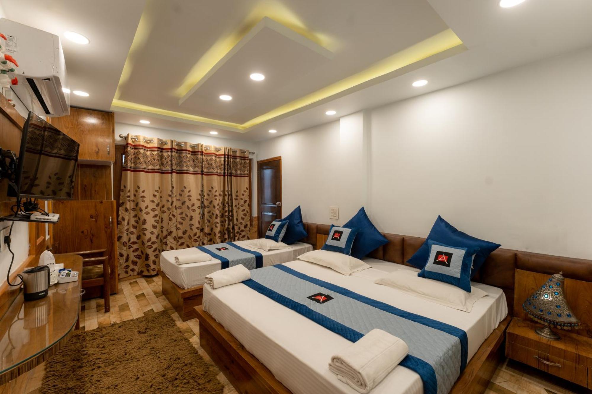 Hotel Akbar At Dal Lake Ghat Number 1 Hotel 3*