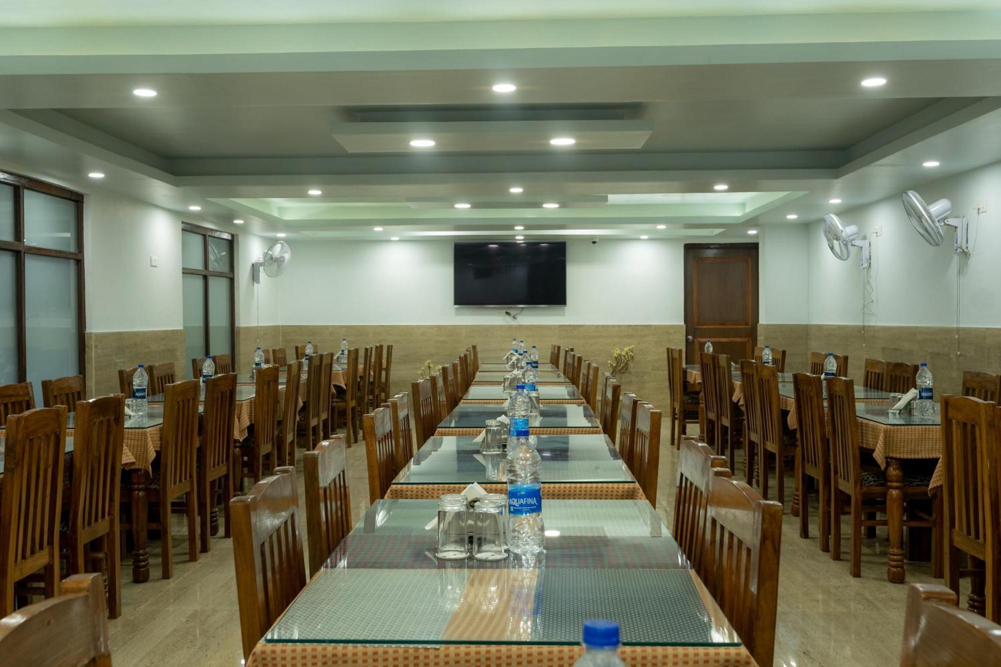 Hotel Akbar At Dal Lake Ghat Number 1 Hotel 3*