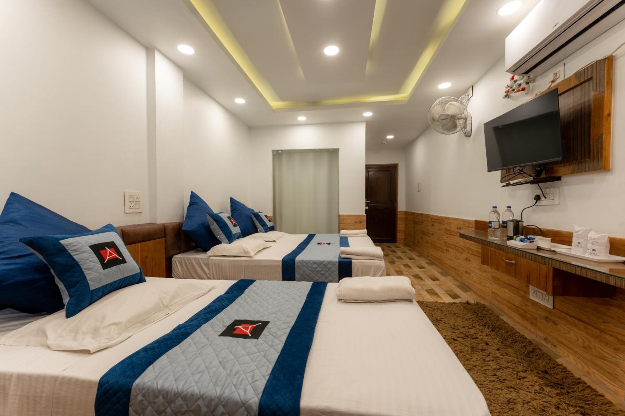 Hotel Hotel Akbar At Dal Lake Ghat Number 1 Srinagar (Jammu and Kashmir)