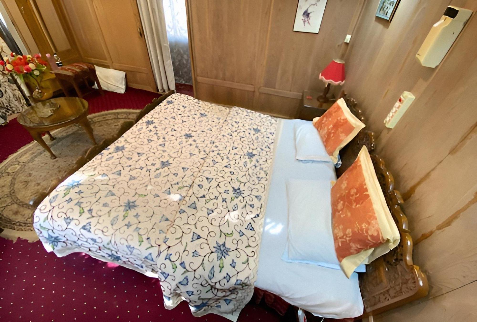 Hotel Anam Group Of Houseboats