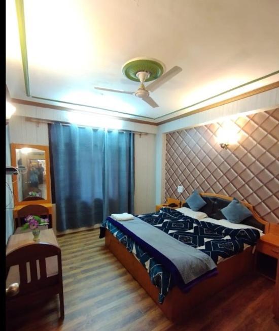 Mehar Hotel Srinagar (Jammu and Kashmir)