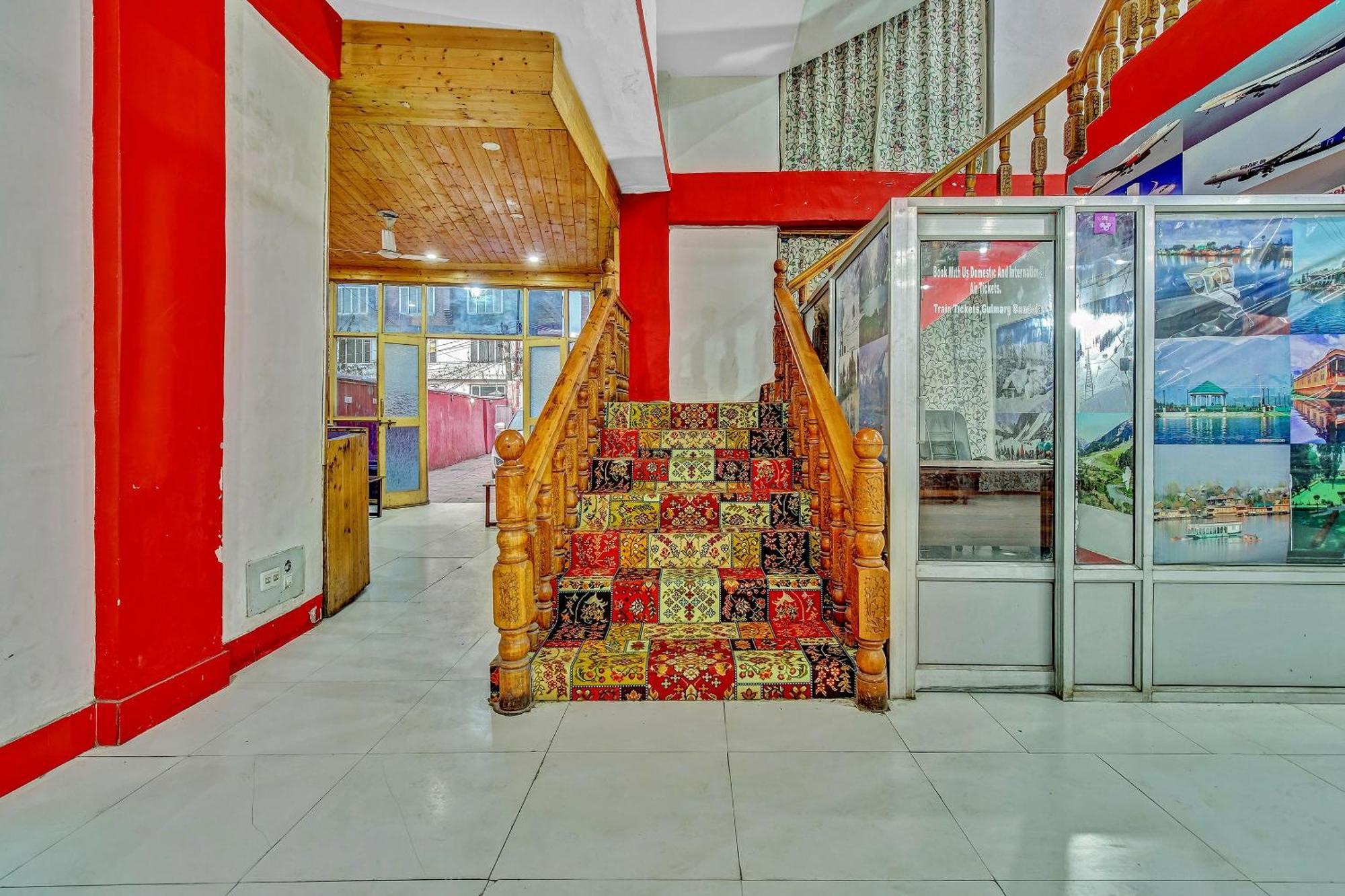 Oyo Flagship 85949 Ground Plaza Hotel Srinagar (Jammu and Kashmir)