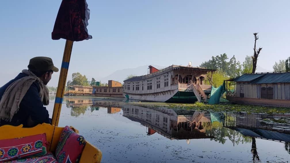 Botel Houseboat Lily Of Nageen Srinagar (Jammu and Kashmir)