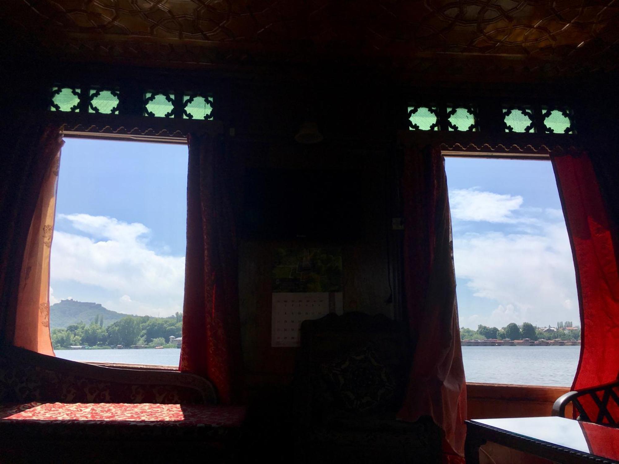 Botel Houseboat Lily Of Nageen