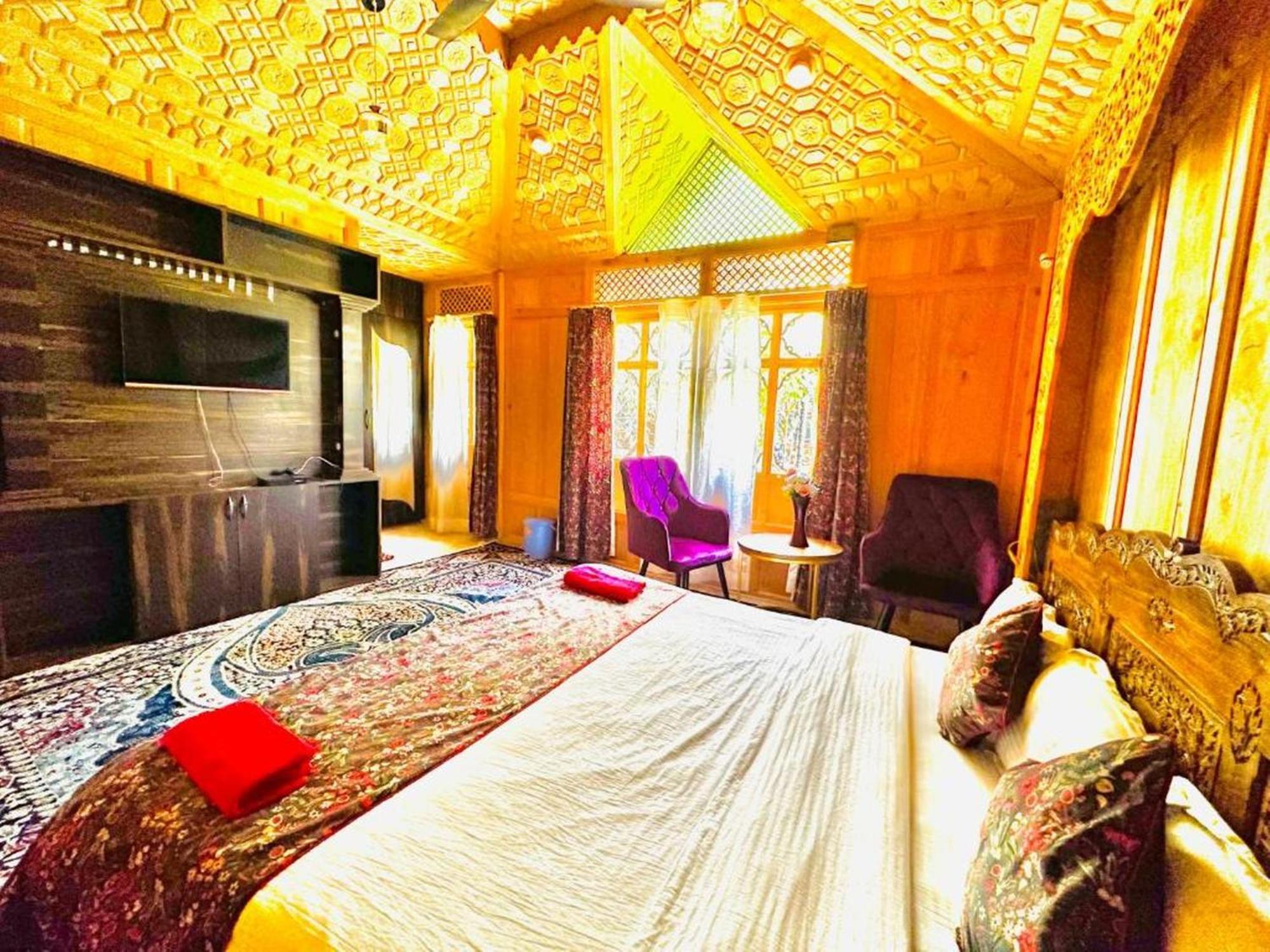 Botel Floating Luxury Group Of Houseboats 4*