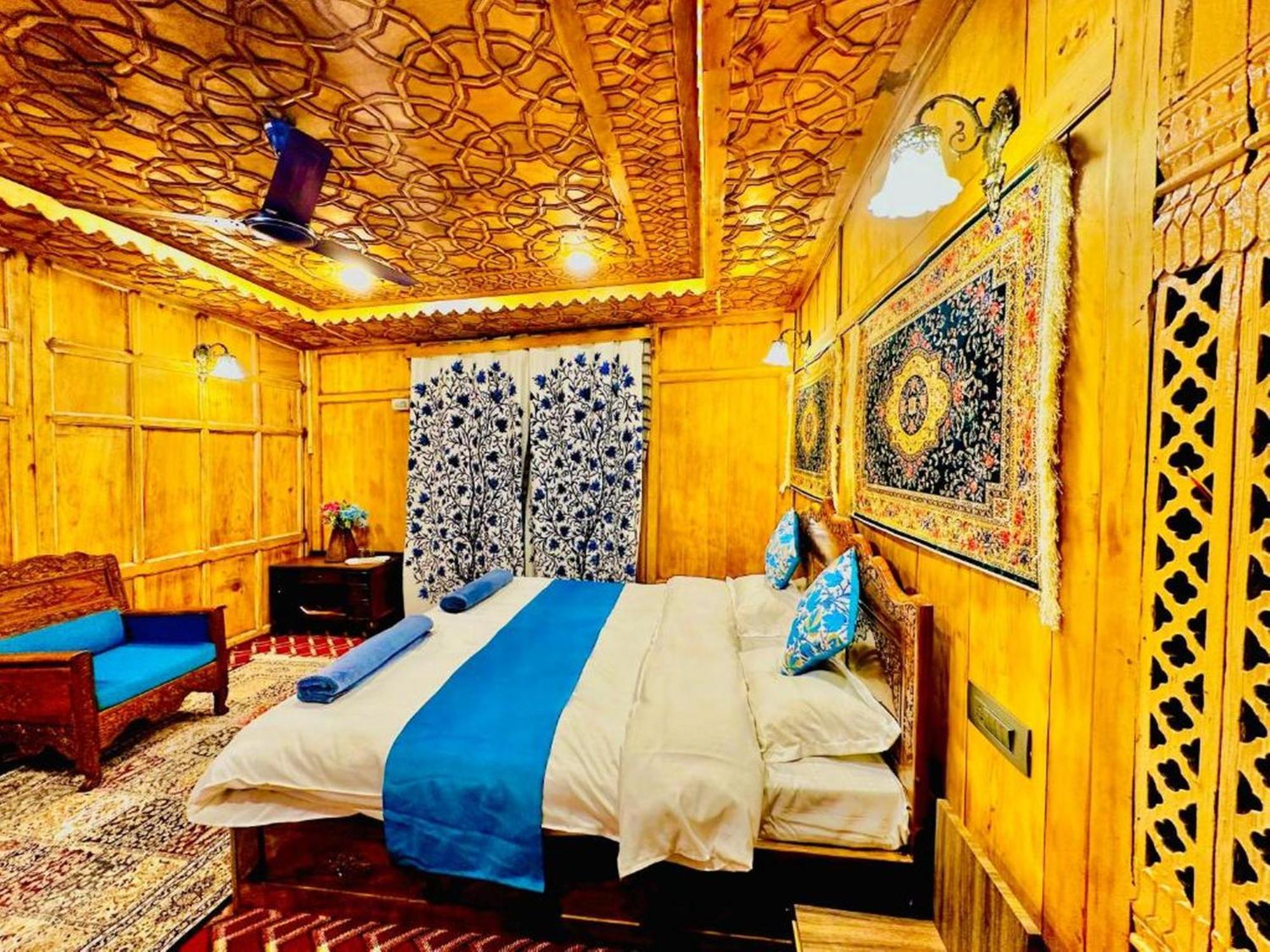 Botel Floating Luxury Group Of Houseboats Srinagar (Jammu and Kashmir)