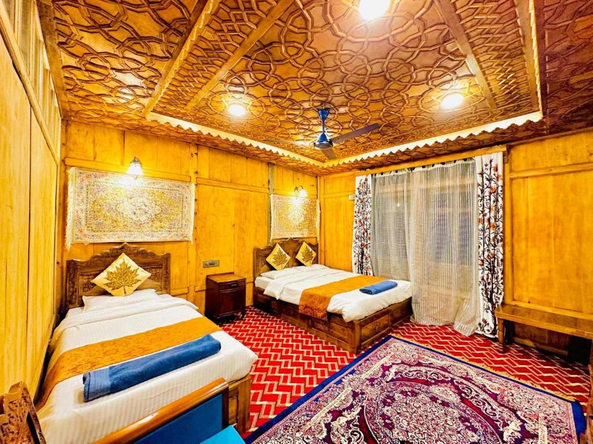 Floating Luxury Group Of Houseboats Srinagar (Jammu and Kashmir)