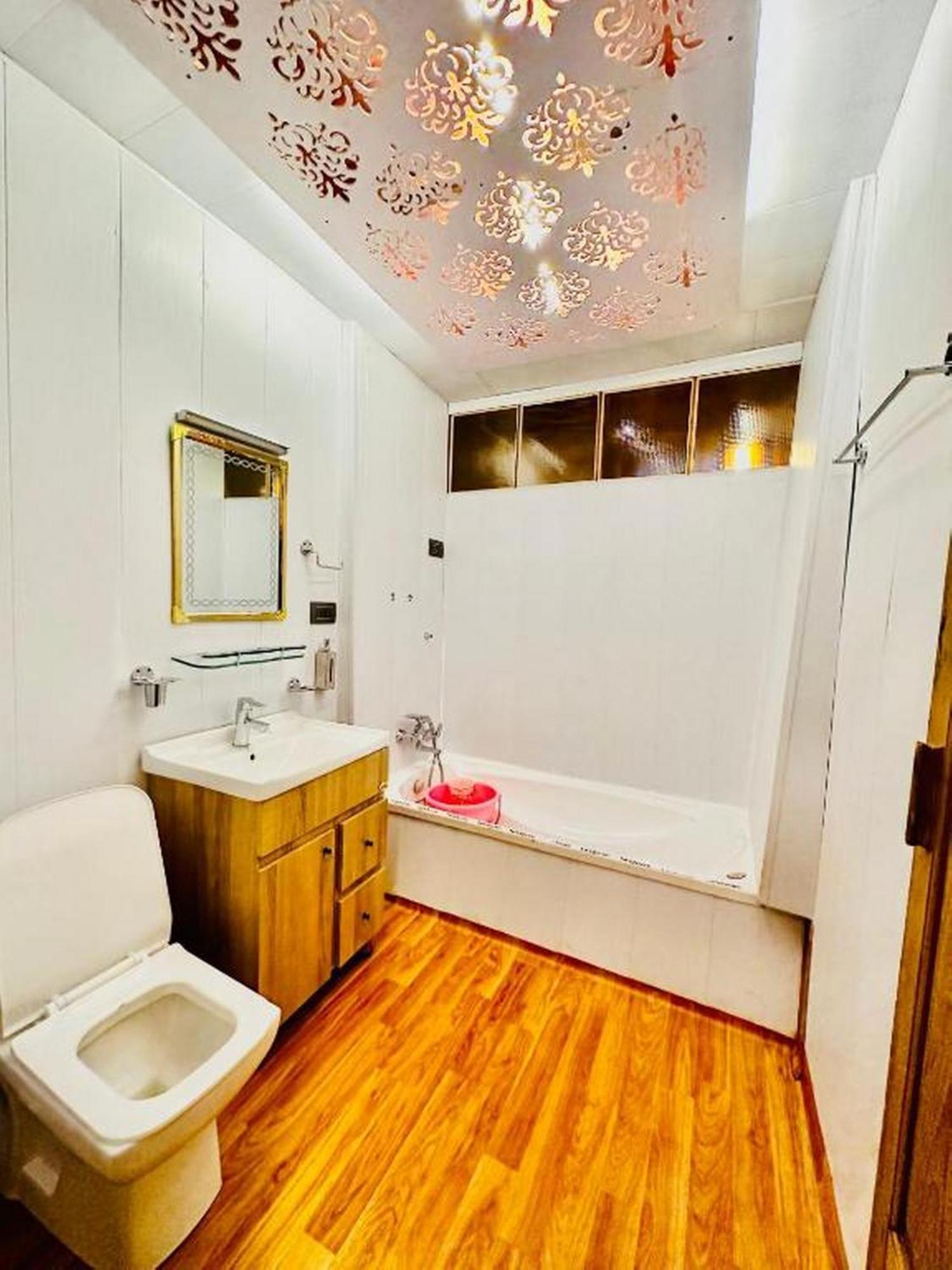 Floating Luxury Group Of Houseboats
