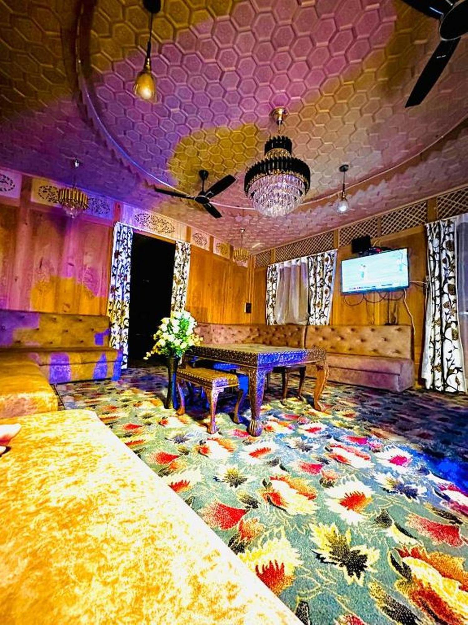 Floating Luxury Group Of Houseboats 4*