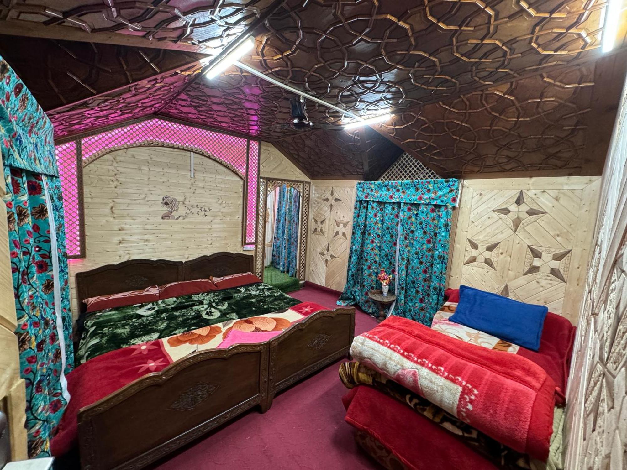 Hotel Houseboat Young Balmoral Castle Srinagar (Jammu and Kashmir)