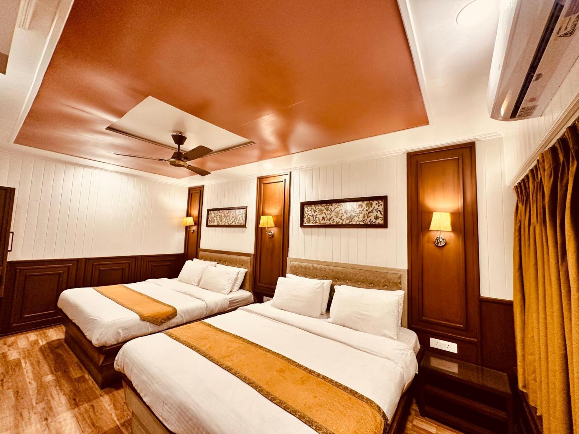 Hotel Walisons Srinagar (Jammu and Kashmir)