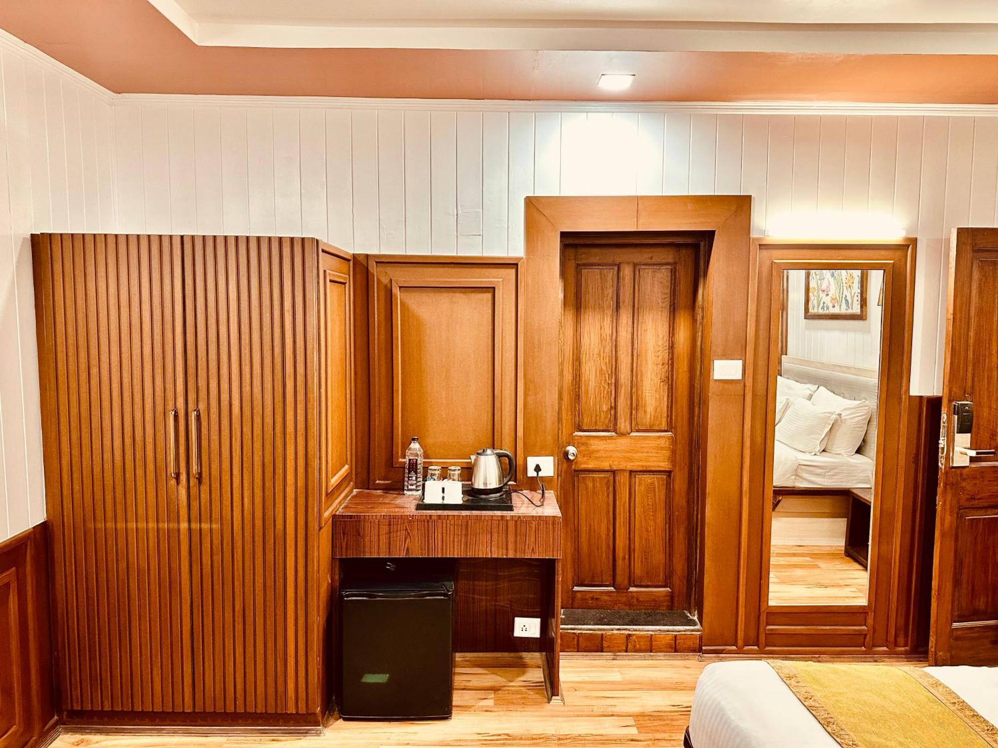 Walisons Hotel 3*