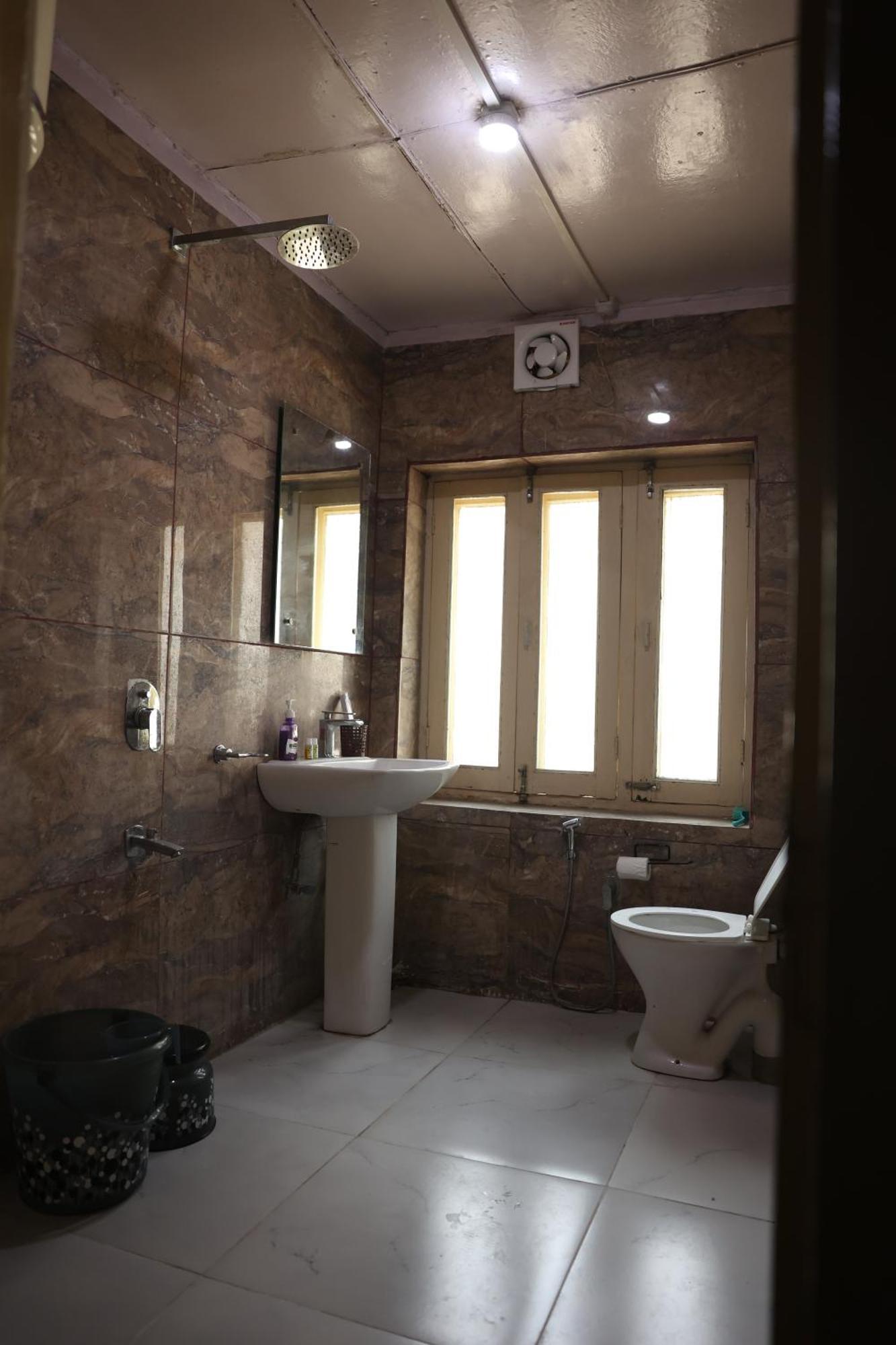 Khwaab Gah By The Khayabaan-homestay Fully Furnished With Functional Kitchen, Wifi & Parking In Centre
