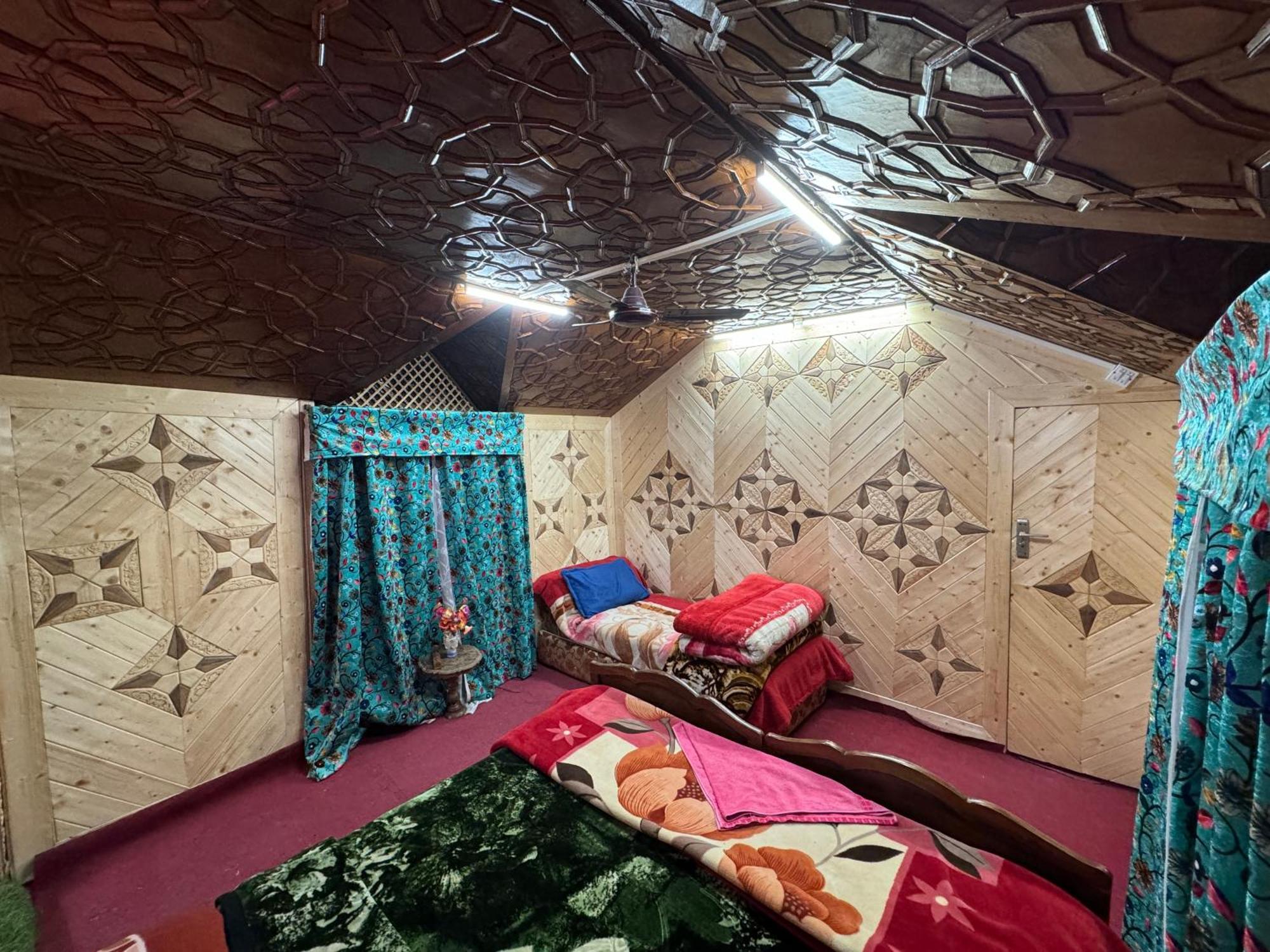 Hotel Houseboat Young Balmoral Castle Srinagar (Jammu and Kashmir)