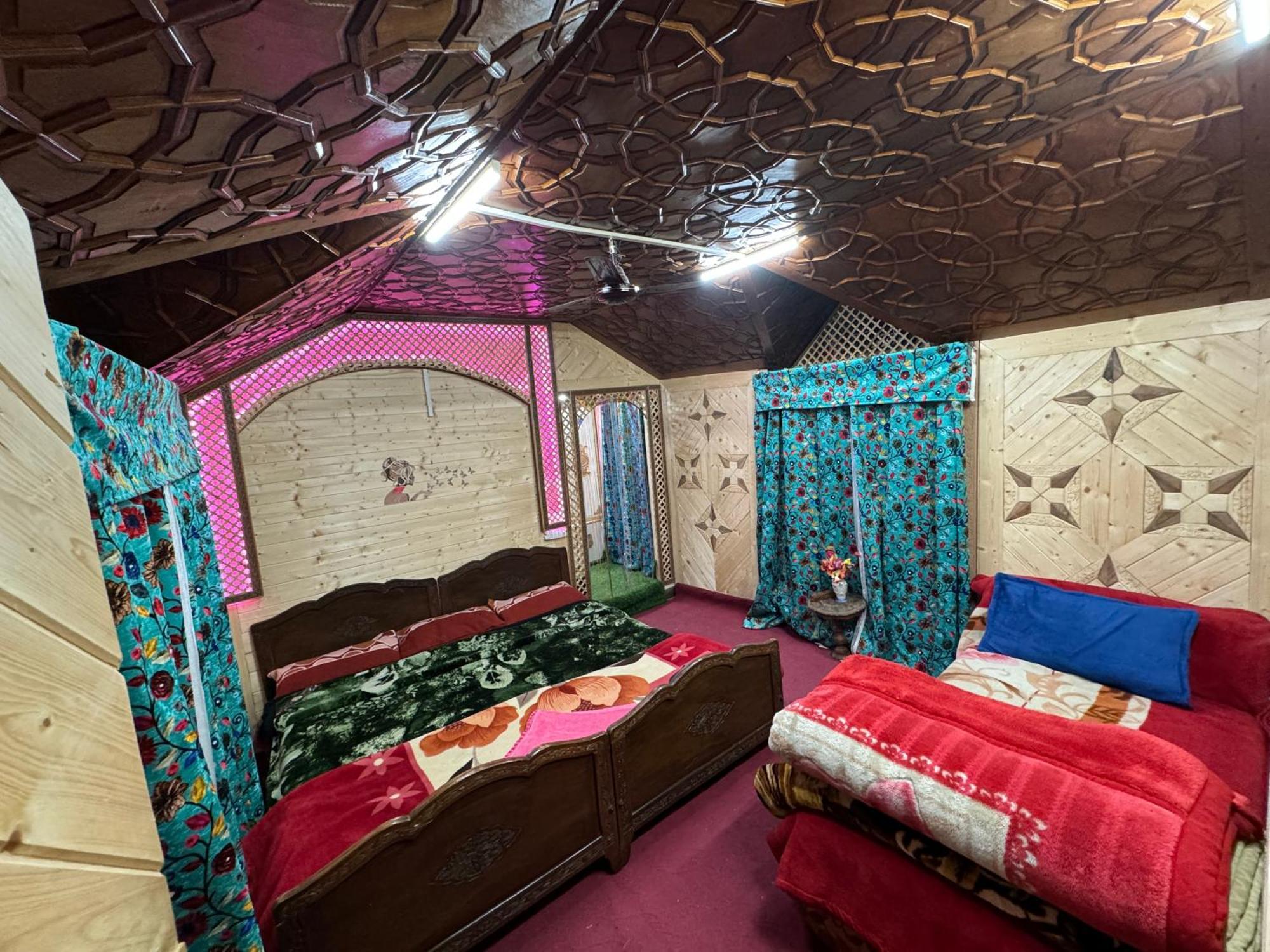 Hotel Houseboat Young Balmoral Castle Srinagar (Jammu and Kashmir)