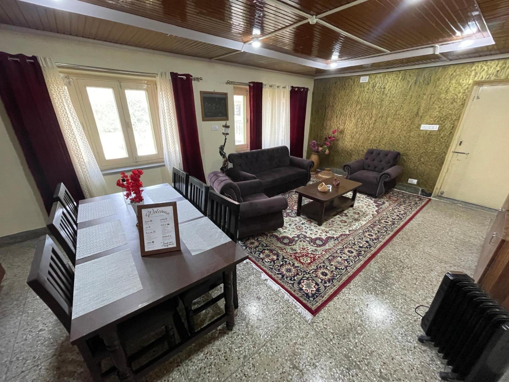 Khwaab Gah By The Khayabaan-homestay Fully Furnished With Functional Kitchen, Wifi & Parking In Centre Apartment *