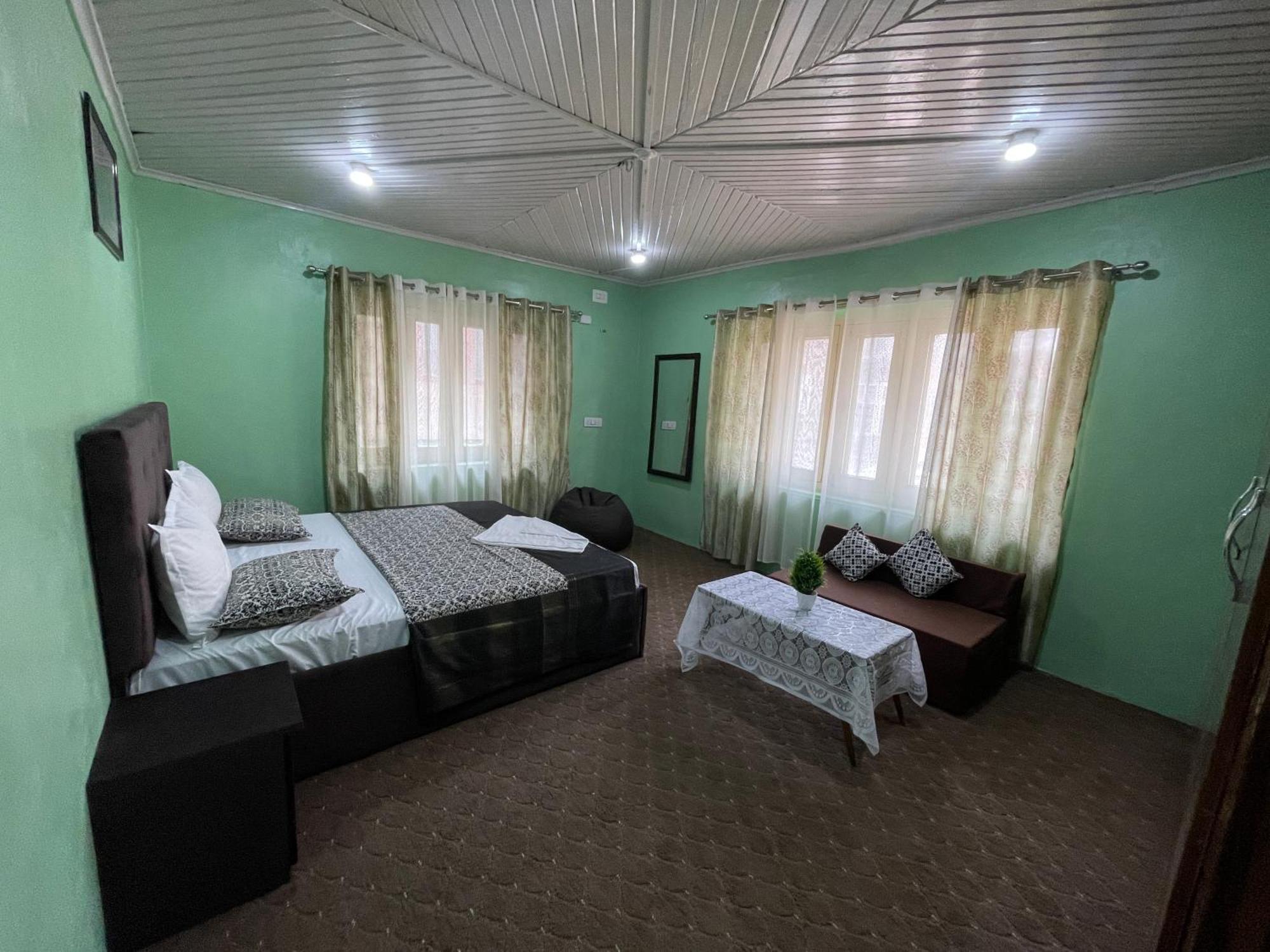 Apartment Khwaab Gah By The Khayabaan-homestay Fully Furnished With Functional Kitchen, Wifi & Parking In Centre Srinagar (Jammu and Kashmir)