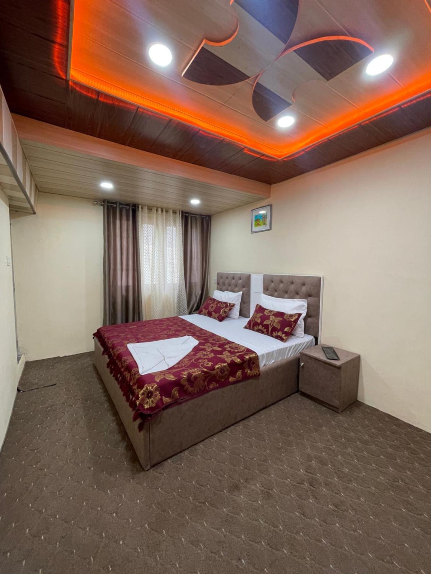 Khwaab Gah By The Khayabaan-homestay Fully Furnished With Functional Kitchen, Wifi & Parking In Centre Apartment Srinagar (Jammu and Kashmir)