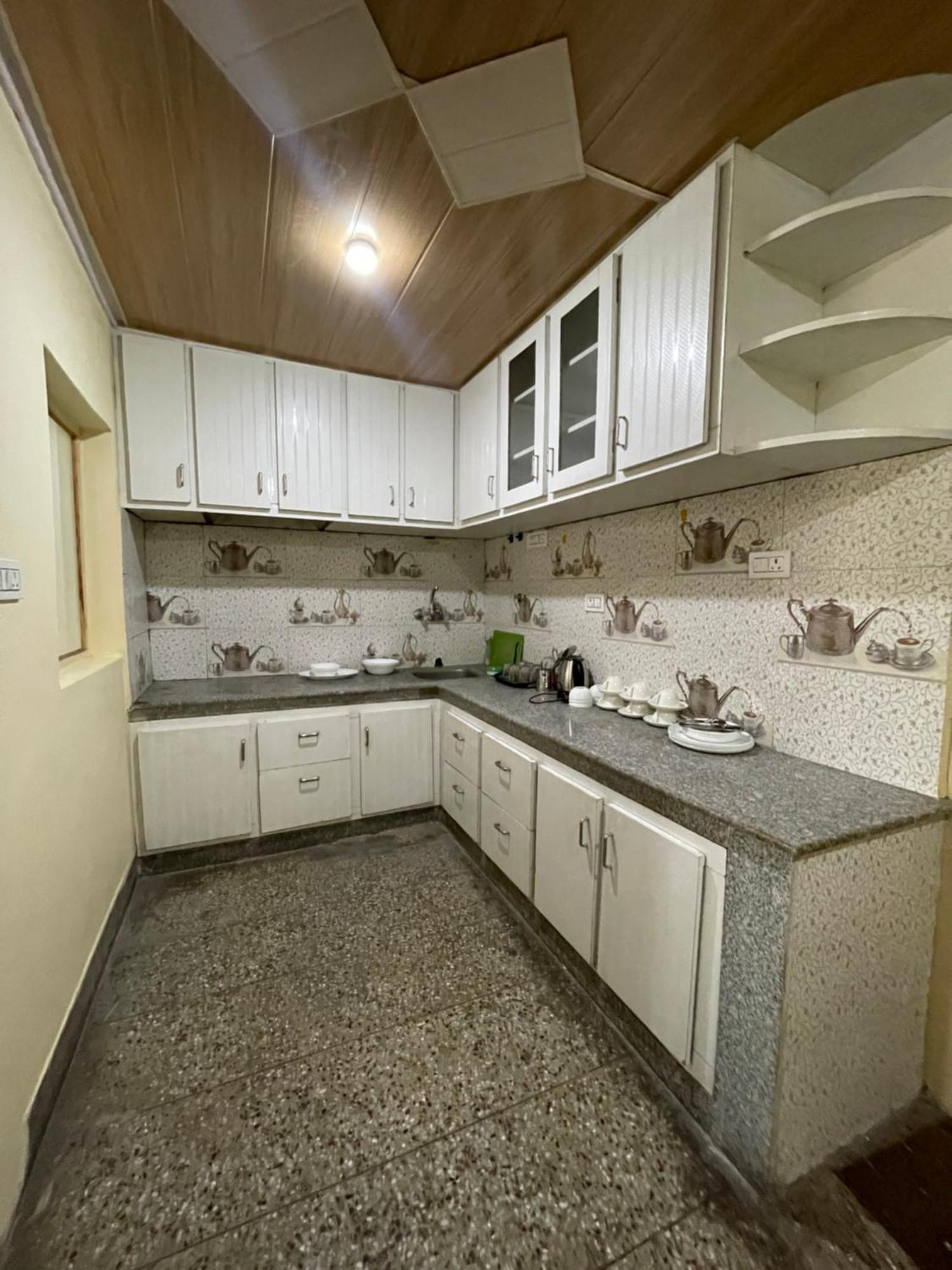 Khwaab Gah By The Khayabaan-homestay Fully Furnished With Functional Kitchen, Wifi & Parking In Centre * Srinagar (Jammu and Kashmir)