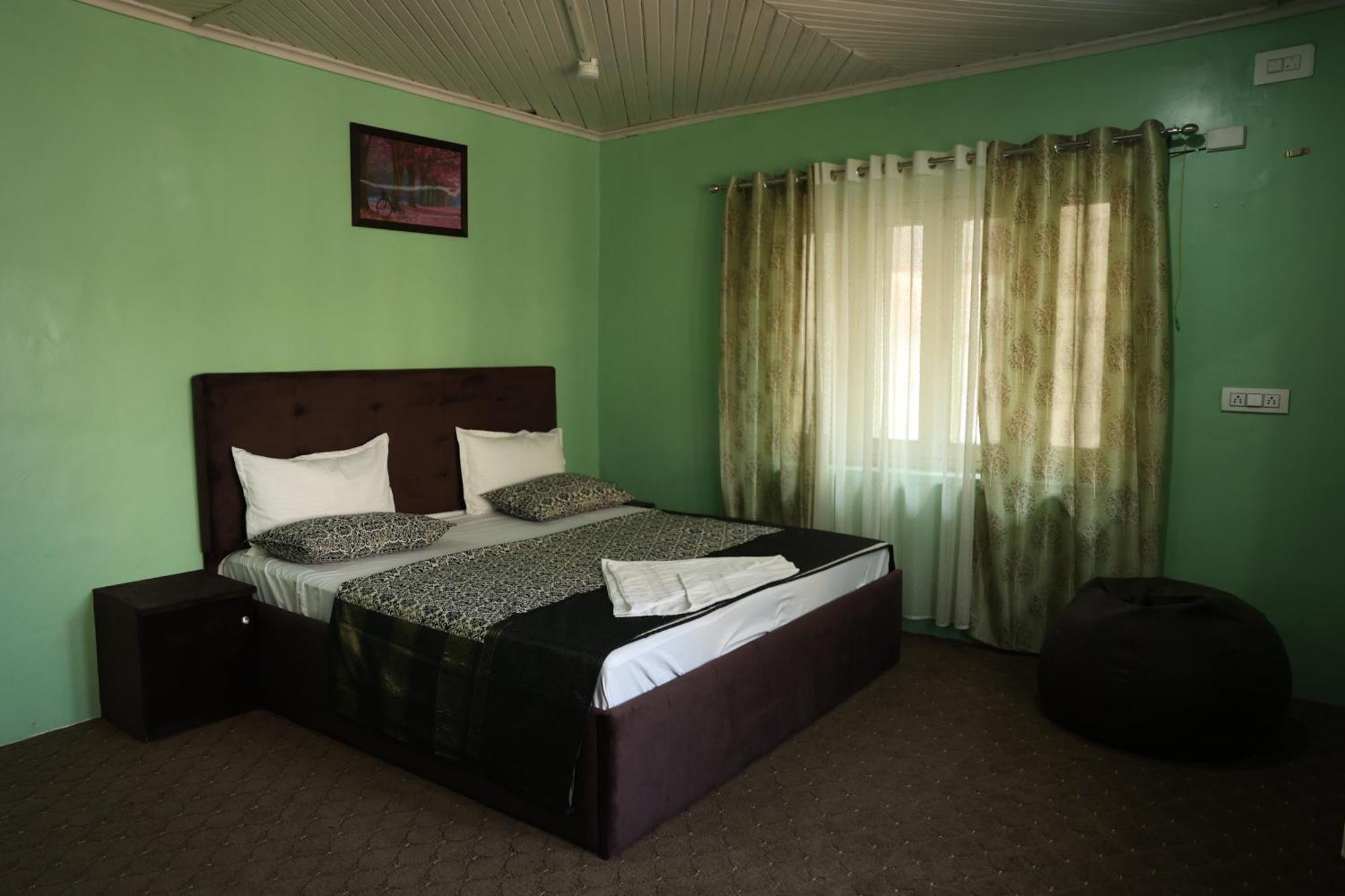 Khwaab Gah By The Khayabaan-homestay Fully Furnished With Functional Kitchen, Wifi & Parking In Centre