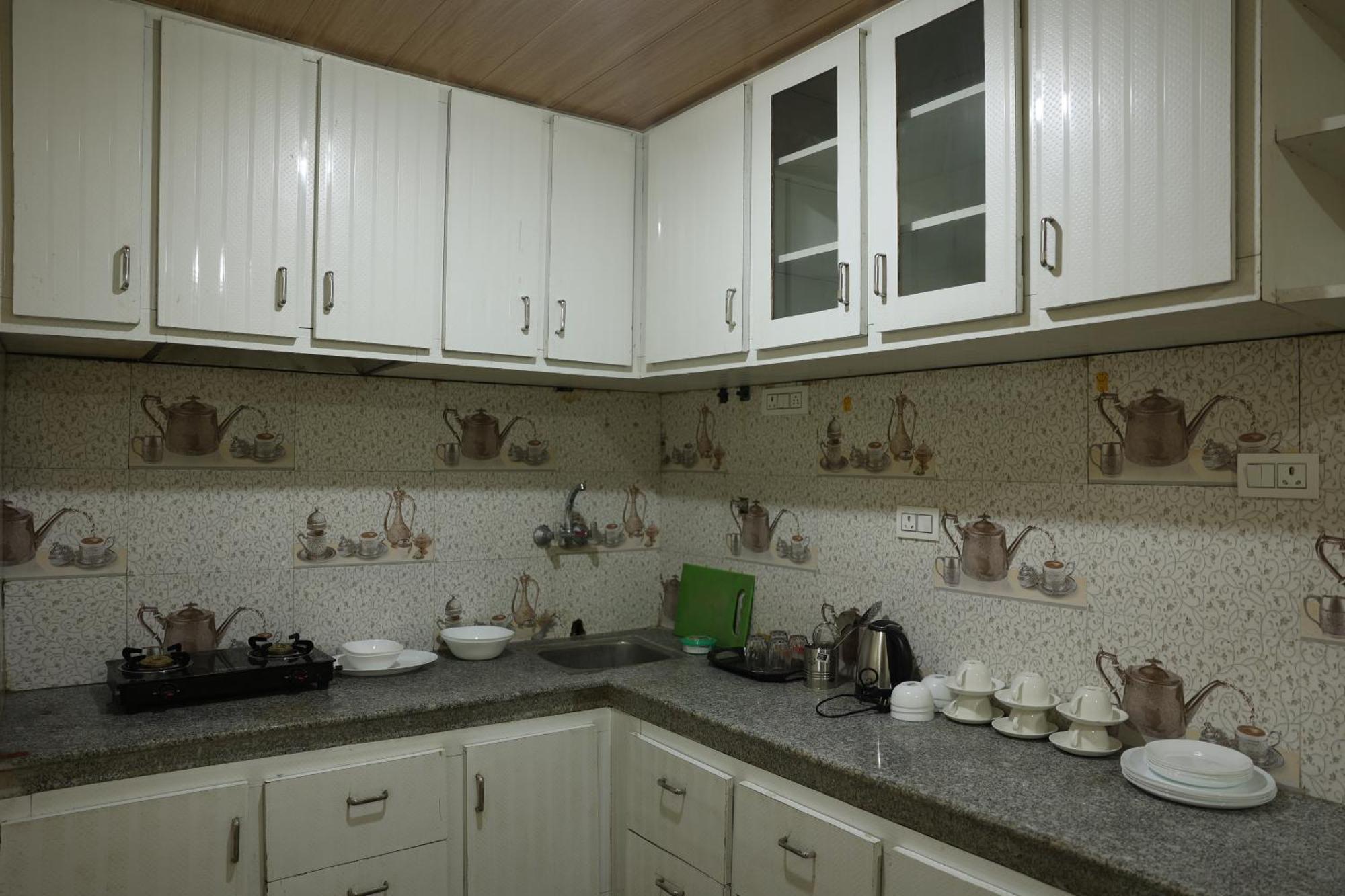 Khwaab Gah By The Khayabaan-homestay Fully Furnished With Functional Kitchen, Wifi & Parking In Centre Apartment Srinagar (Jammu and Kashmir)