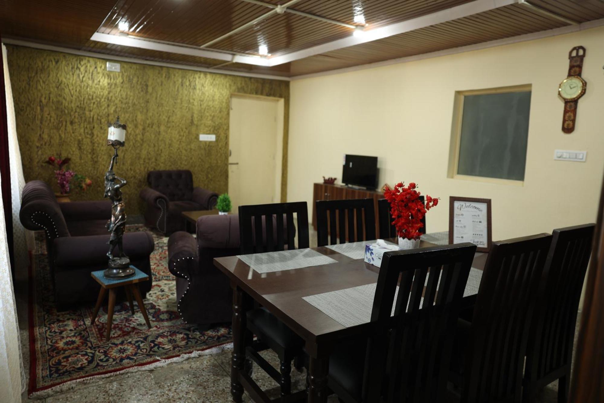 Apartment Khwaab Gah By The Khayabaan-homestay Fully Furnished With Functional Kitchen, Wifi & Parking In Centre *
