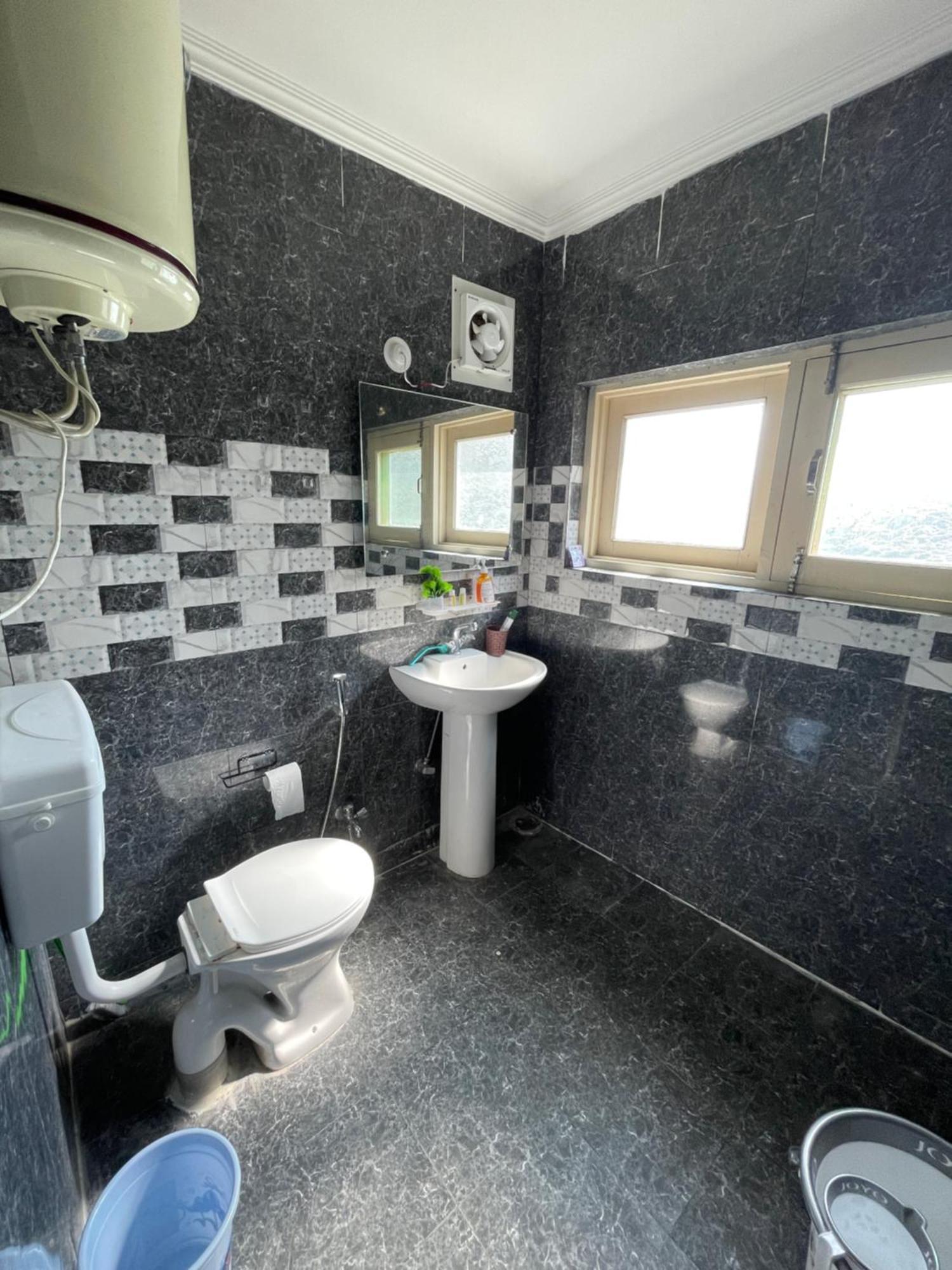 Apartment Khwaab Gah By The Khayabaan-homestay Fully Furnished With Functional Kitchen, Wifi & Parking In Centre Srinagar (Jammu and Kashmir)