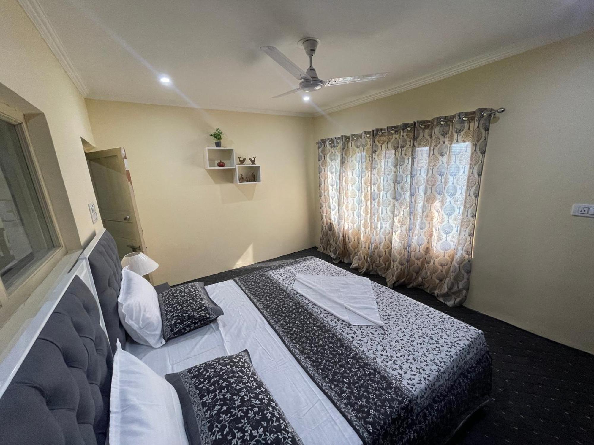 Khwaab Gah By The Khayabaan-homestay Fully Furnished With Functional Kitchen, Wifi & Parking In Centre *
