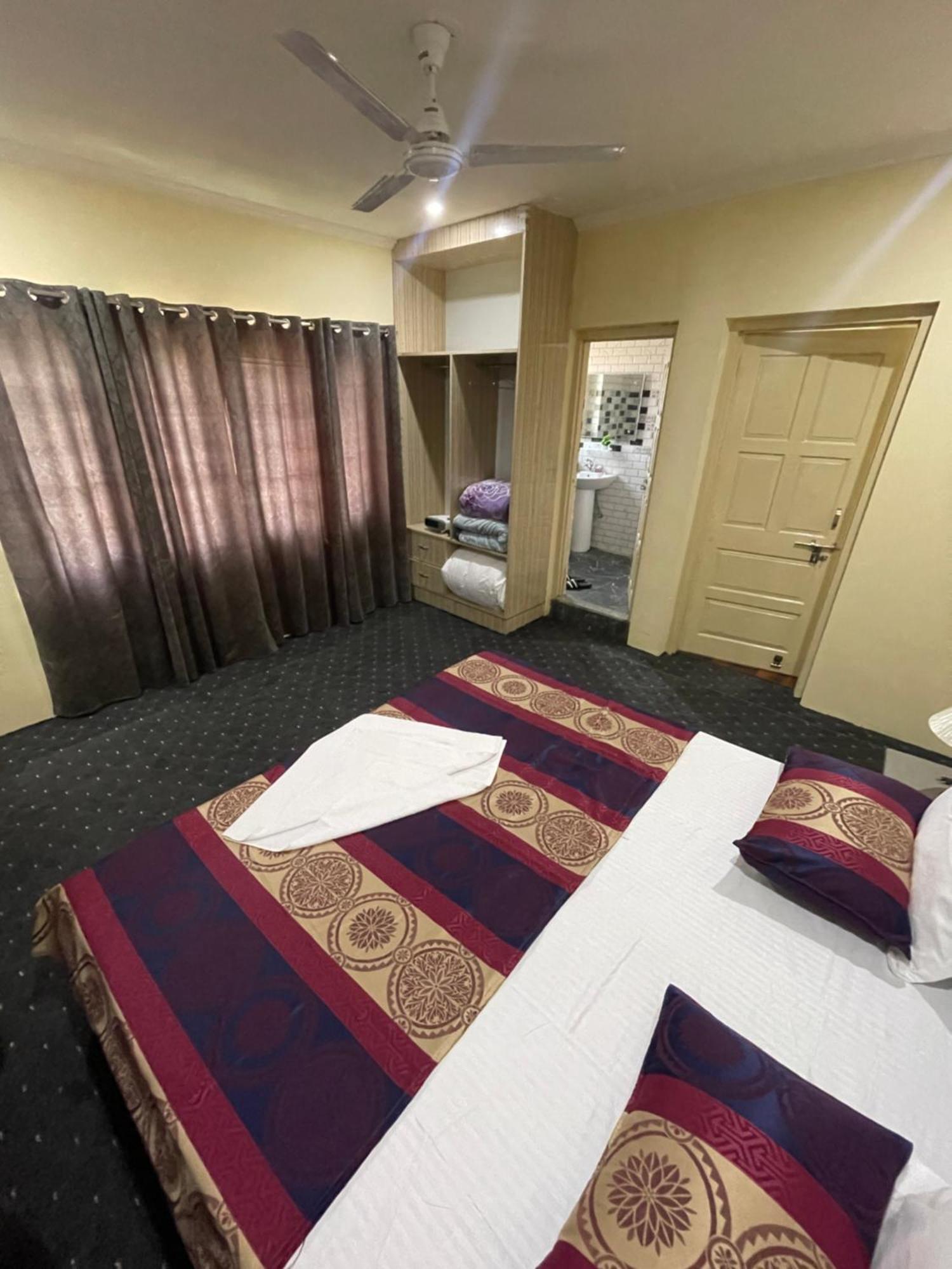 Khwaab Gah By The Khayabaan-homestay Fully Furnished With Functional Kitchen, Wifi & Parking In Centre *