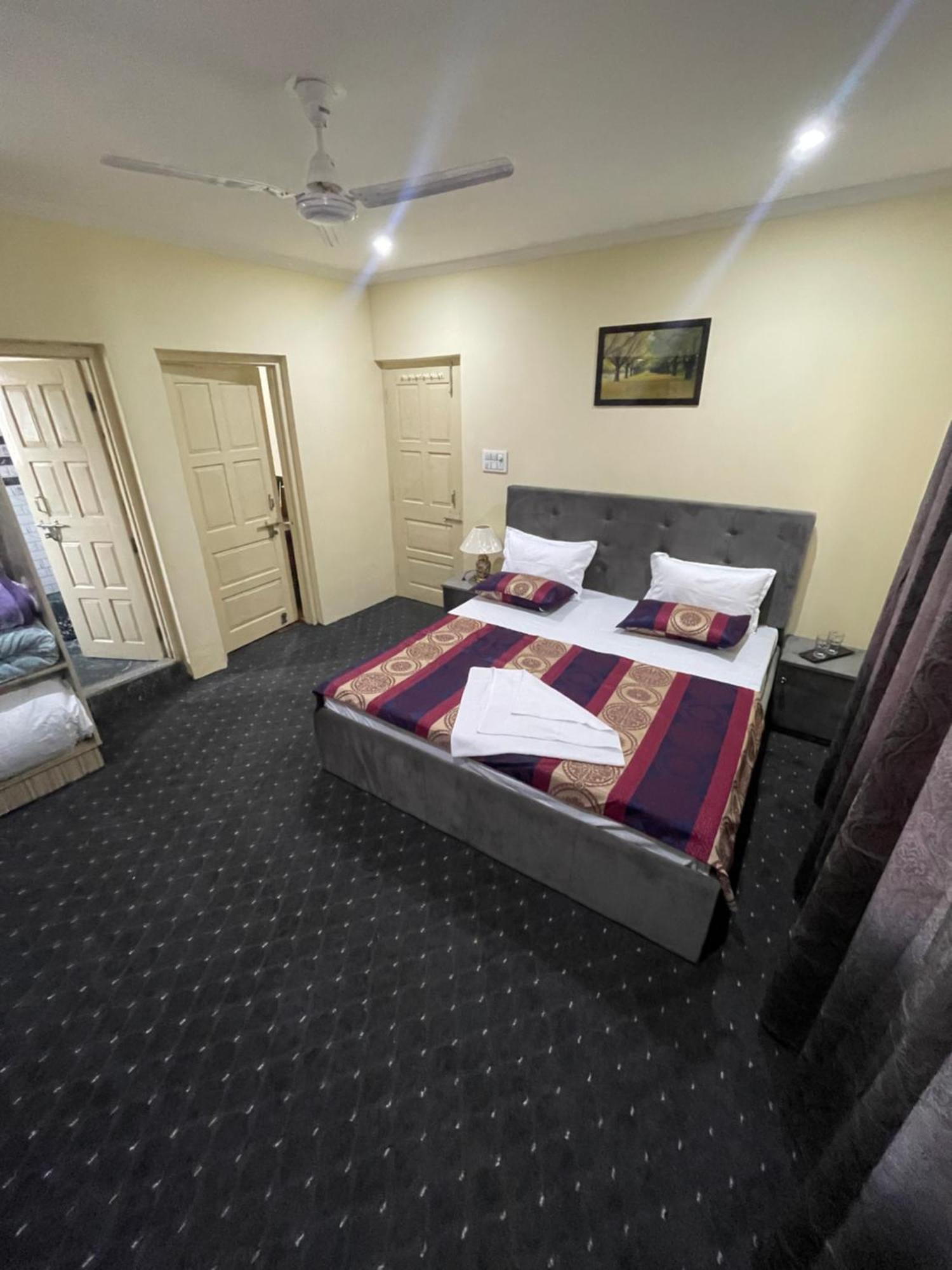 Khwaab Gah By The Khayabaan-homestay Fully Furnished With Functional Kitchen, Wifi & Parking In Centre *