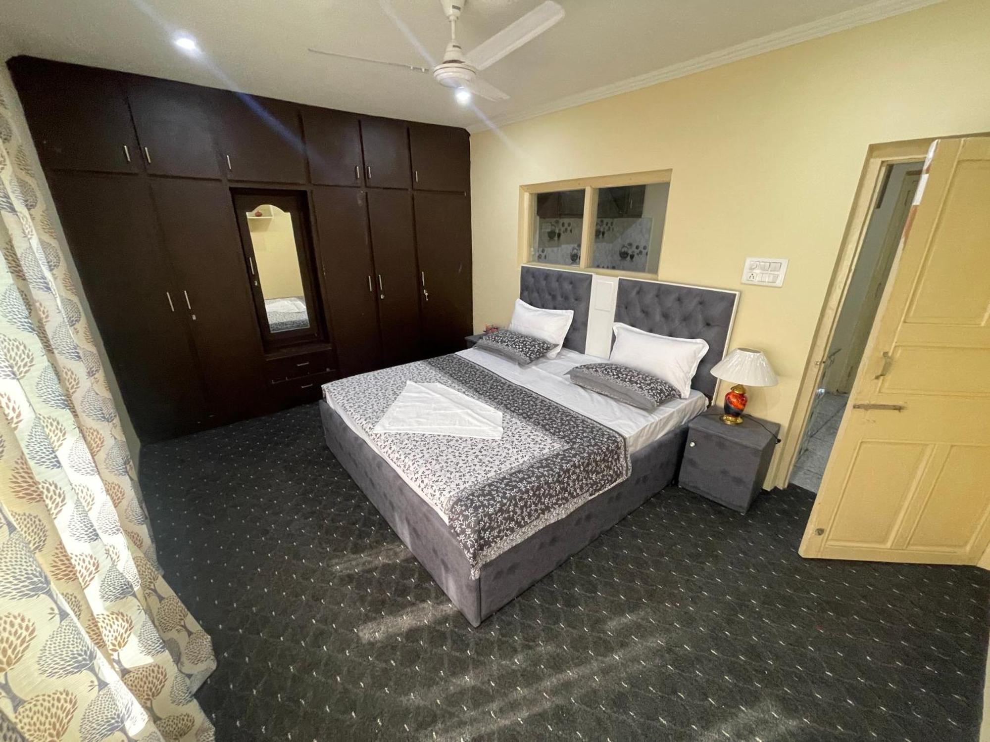 Khwaab Gah By The Khayabaan-homestay Fully Furnished With Functional Kitchen, Wifi & Parking In Centre * Srinagar (Jammu and Kashmir)