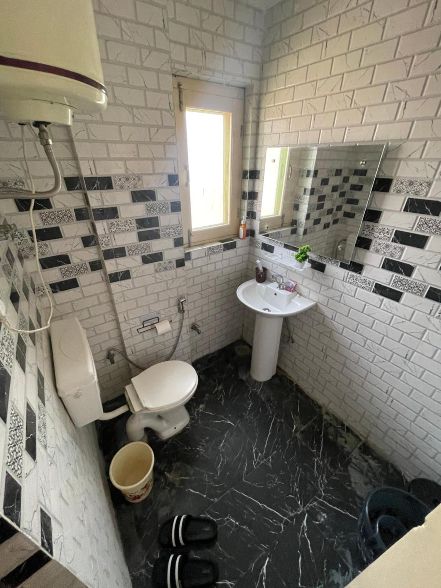 Apartment Khwaab Gah By The Khayabaan-homestay Fully Furnished With Functional Kitchen, Wifi & Parking In Centre