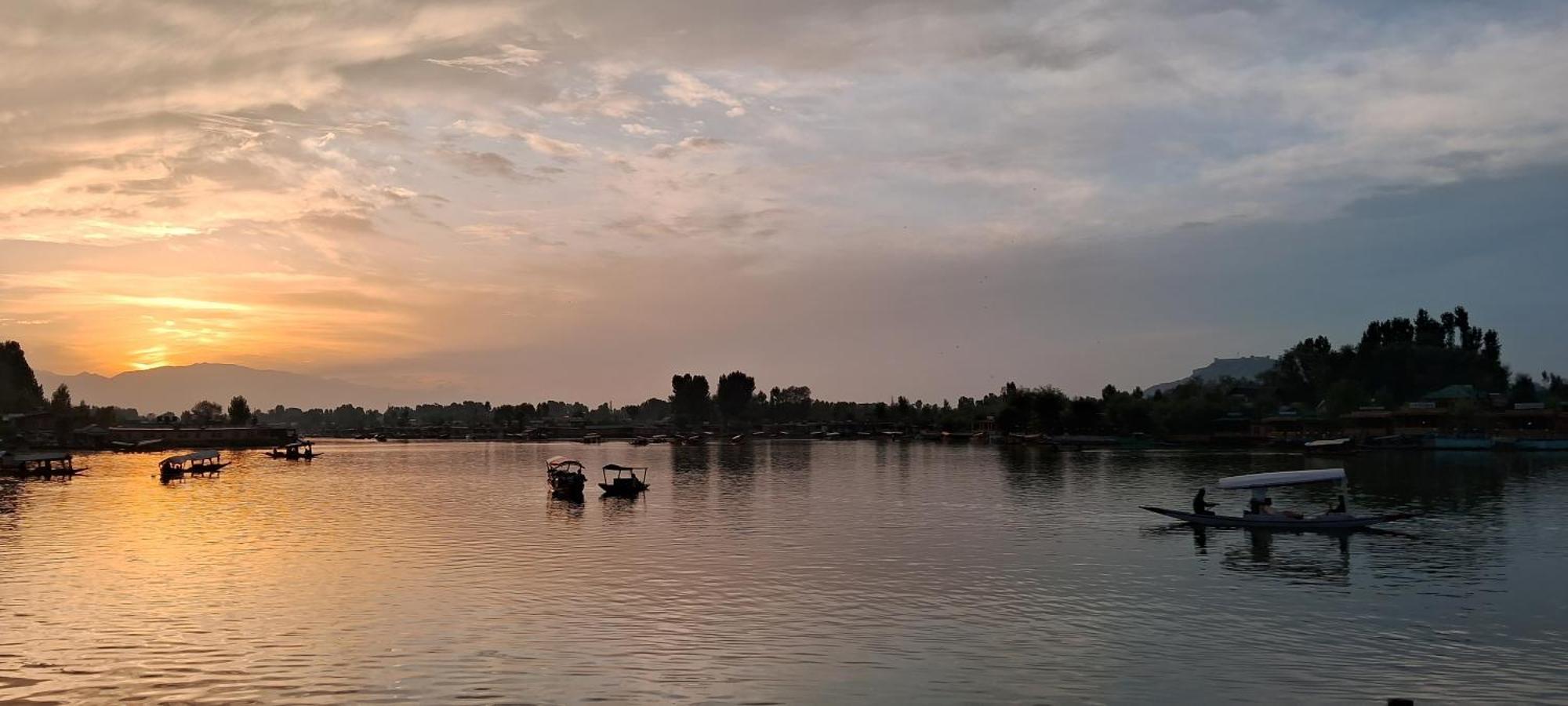 Botel Goona Palace Houseboats